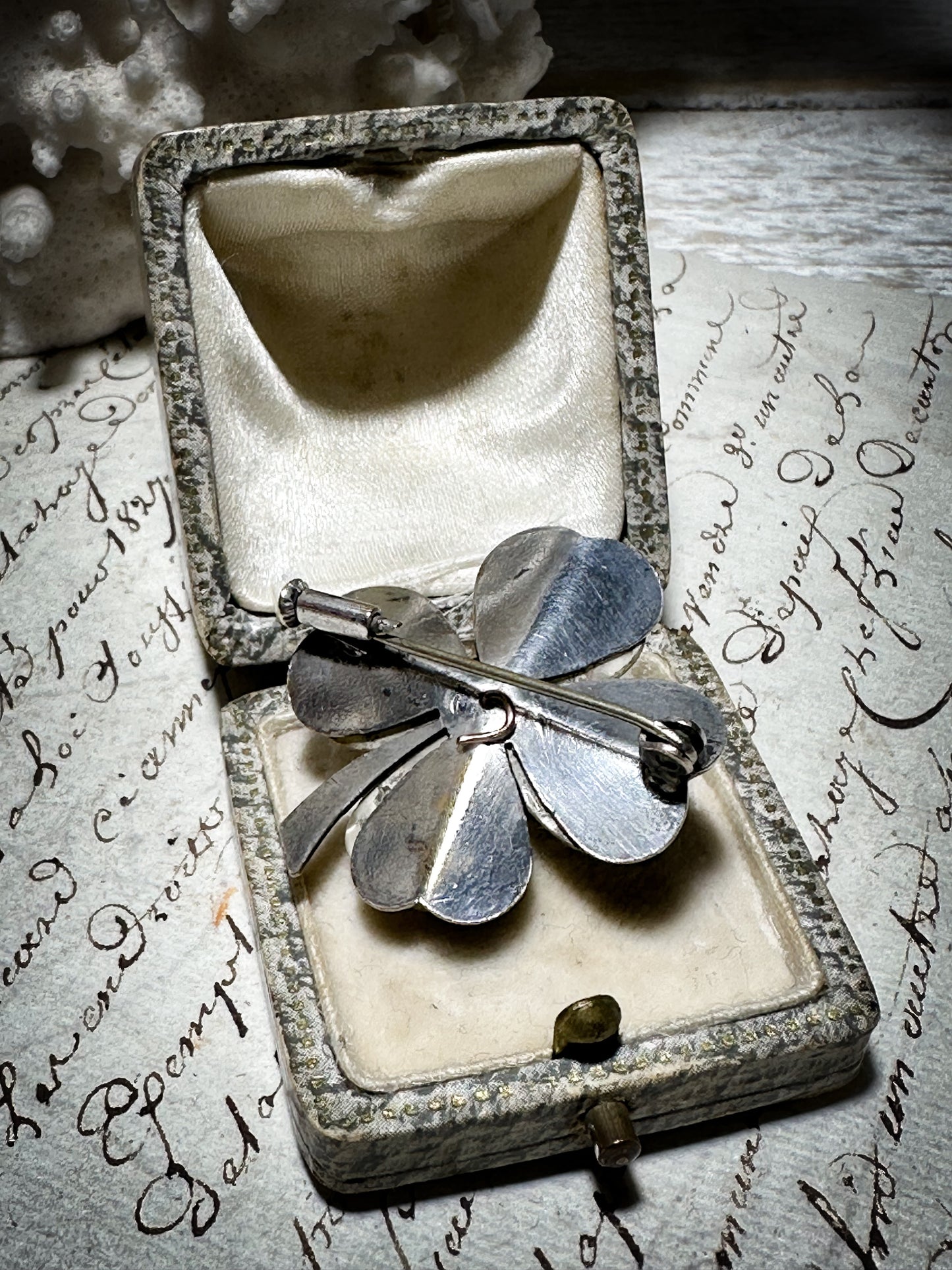 A lovely vintage Black Agate, Crystal and white metal brooch