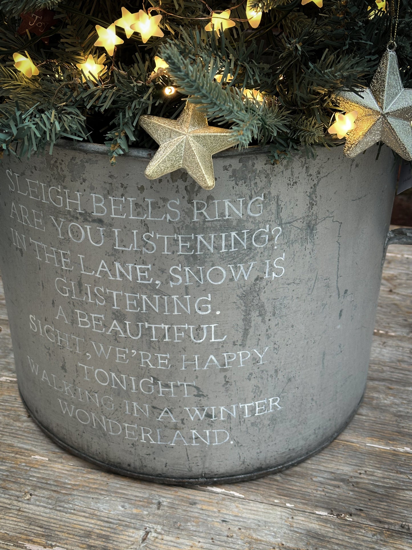 A beautiful heirloom vintage galvanised tub hand painted using traditional sign writer’s techniques and materials.