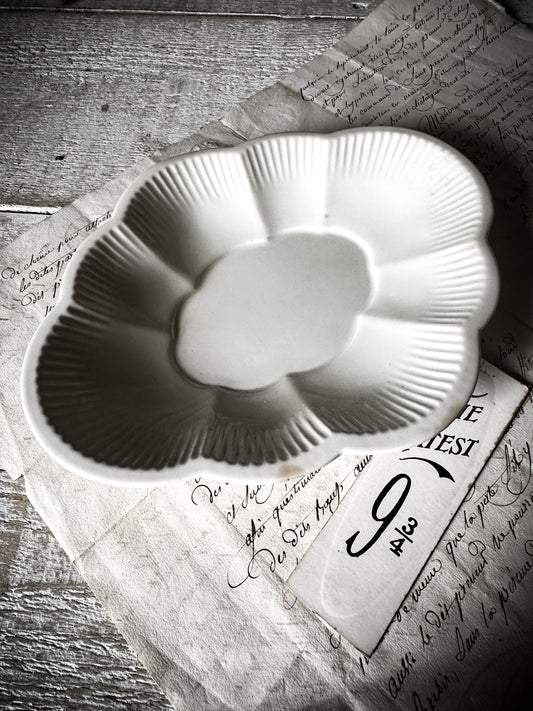 A lovely little scalloped Ironstone Bon Bon dish by Empire