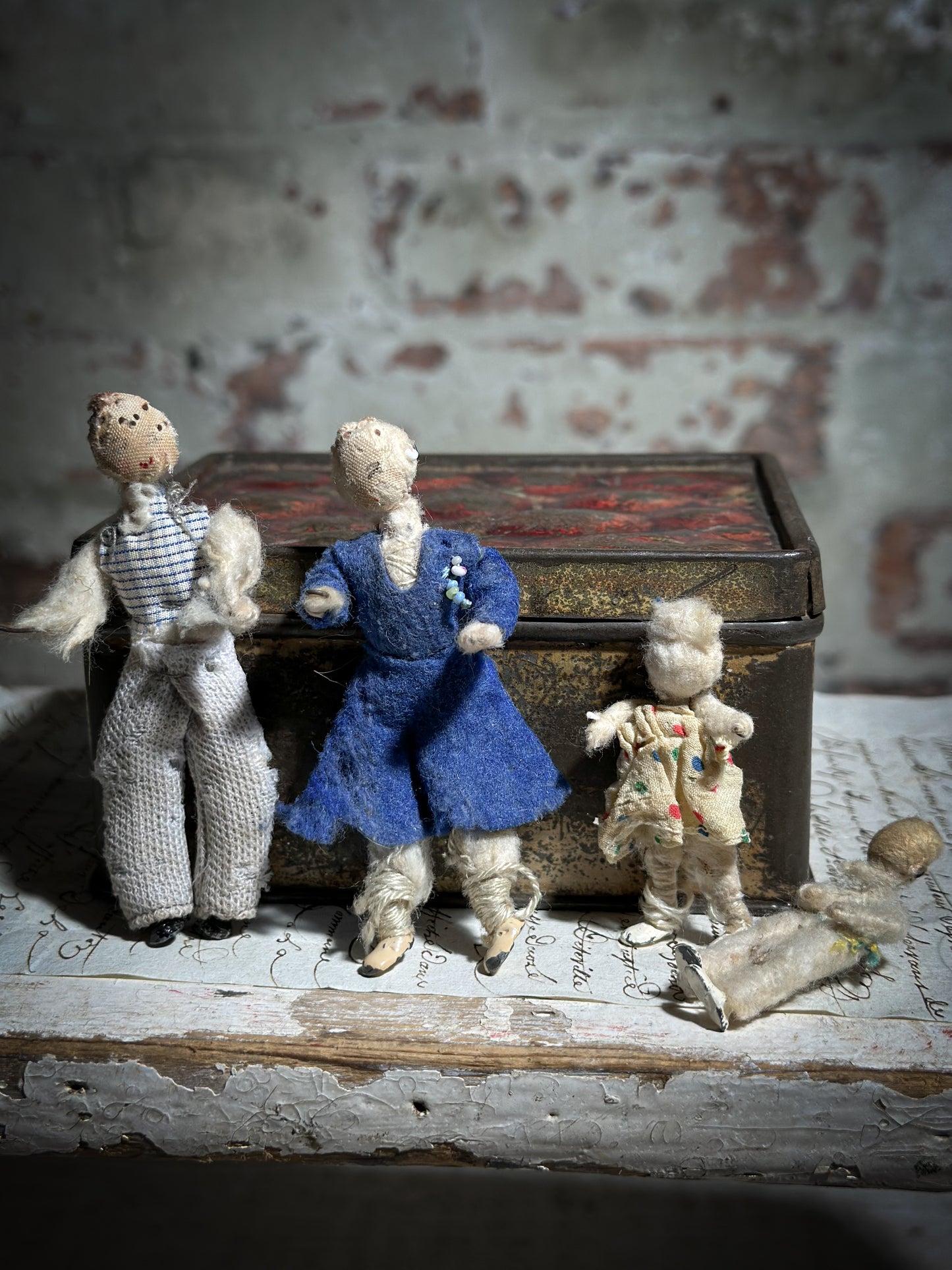 A family of 1930’s Doll’s house toy dolls by Drecon