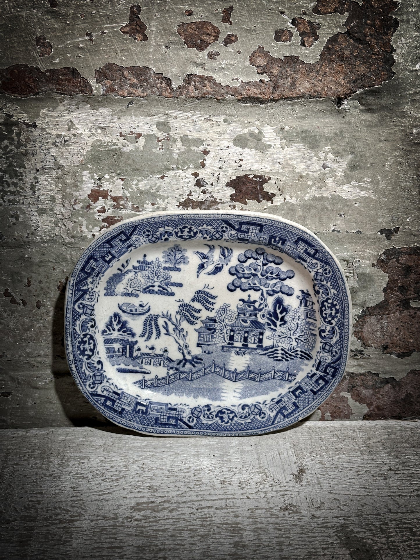 A pretty Staffordshire pottery blue and white Willow Pattern Mini platter