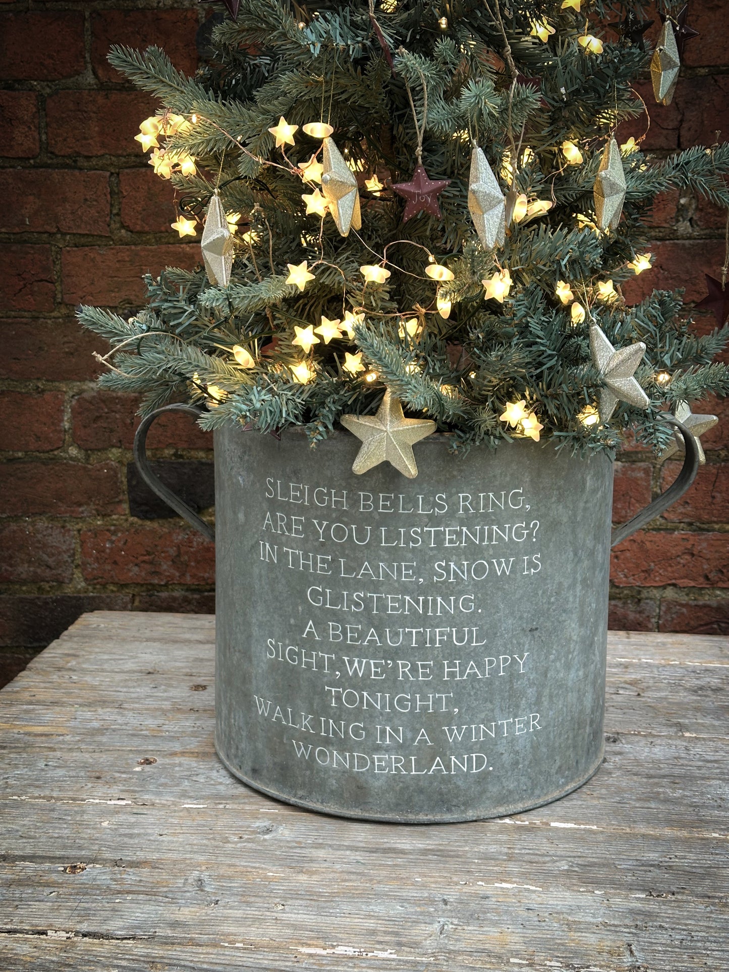 A beautiful heirloom vintage galvanised tub hand painted using traditional sign writer’s techniques and materials.