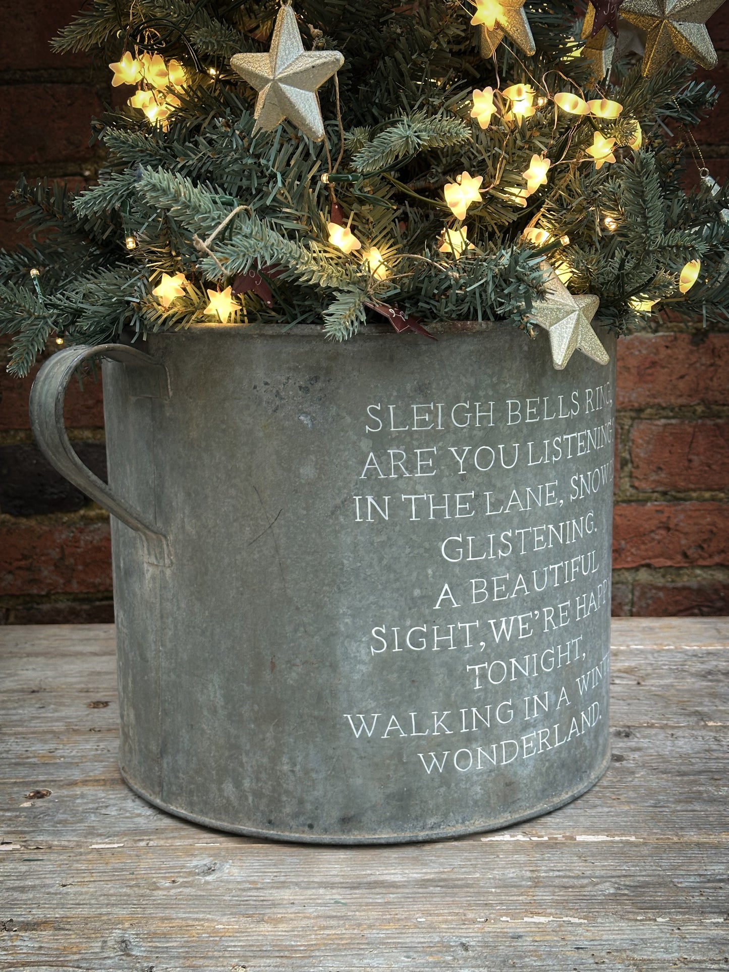 A beautiful heirloom vintage galvanised tub hand painted using traditional sign writer’s techniques and materials.