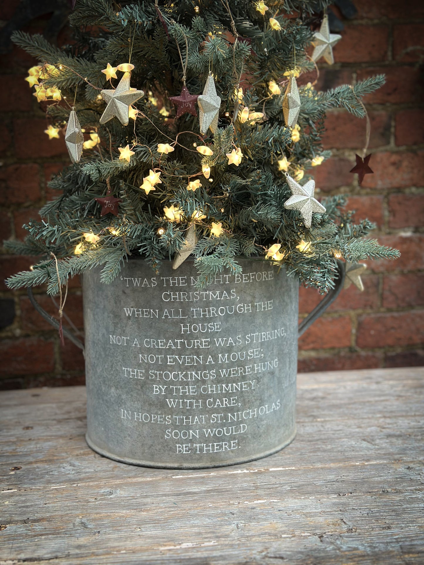 A beautiful heirloom vintage galvanised tub hand painted using traditional sign writer’s techniques and materials.