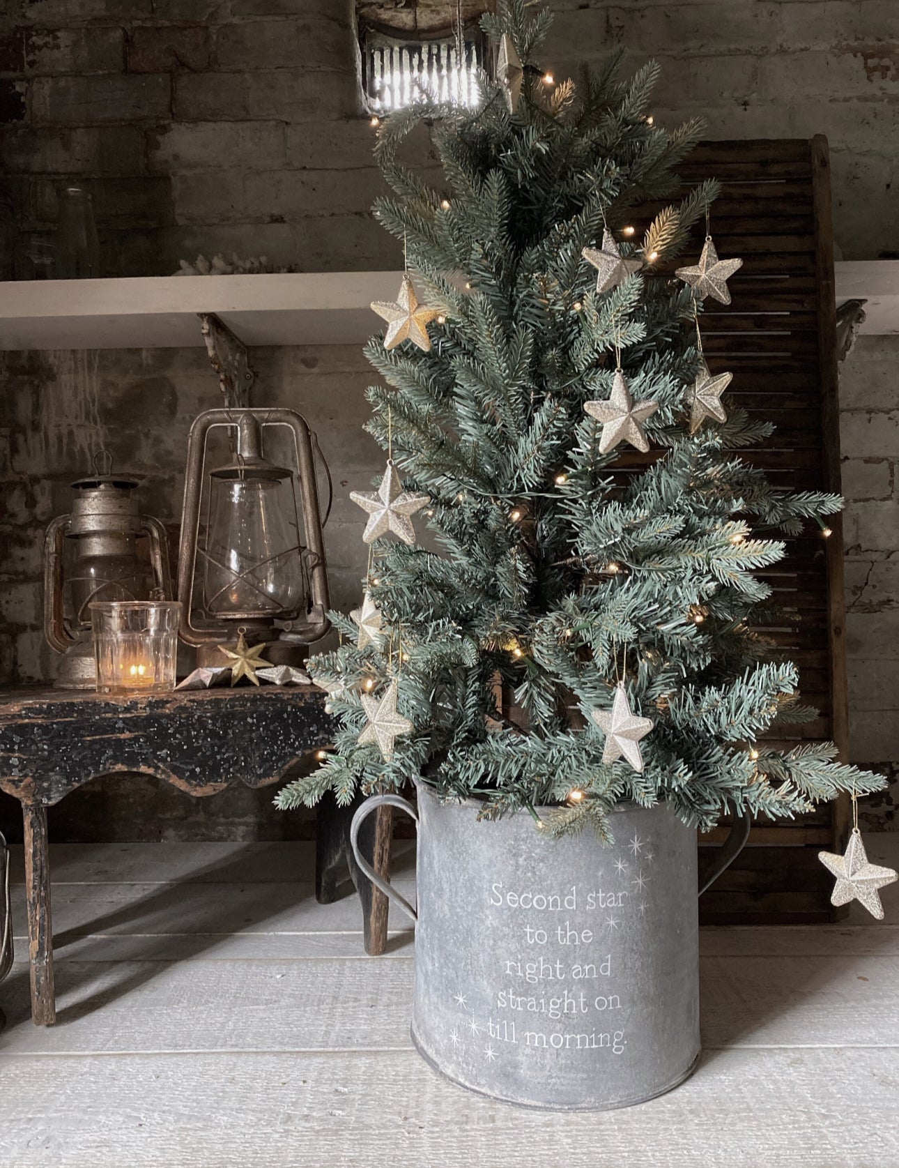 A beautiful heirloom vintage galvanised tub hand painted using traditional sign writer’s techniques and materials.