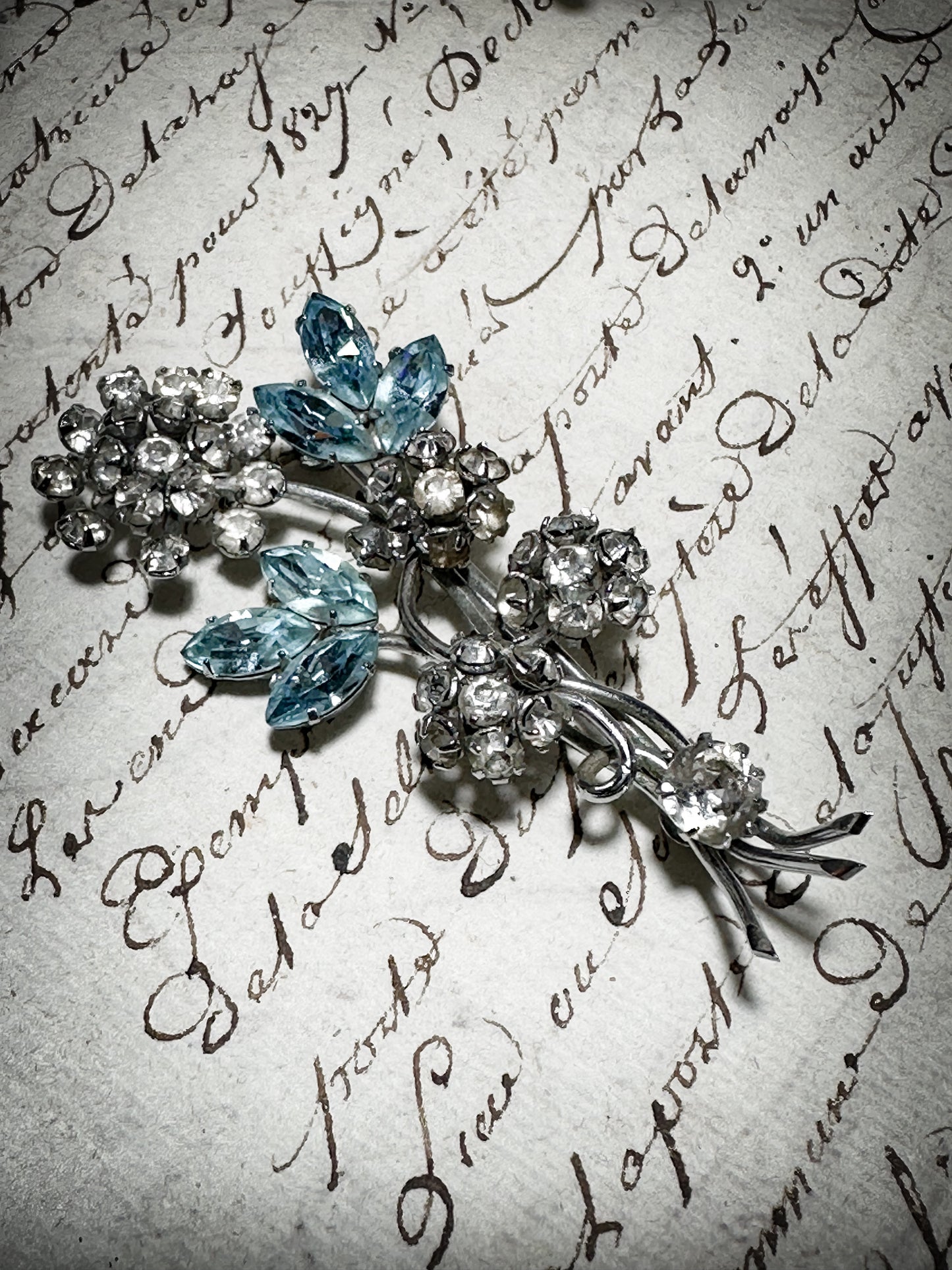 A Beautiful Vintage Paste Crystal Brooch