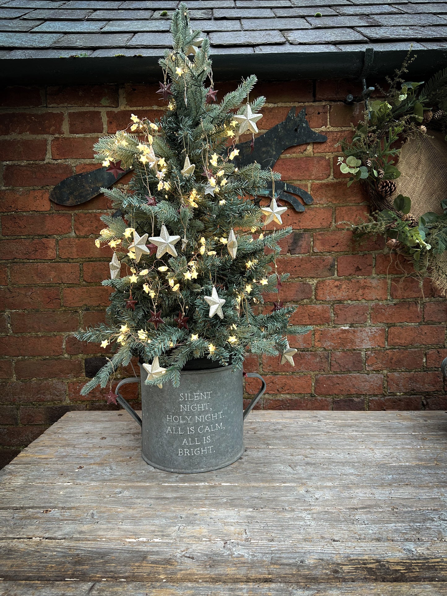 A beautiful heirloom vintage galvanised tub hand painted using traditional sign writer’s techniques and materials.