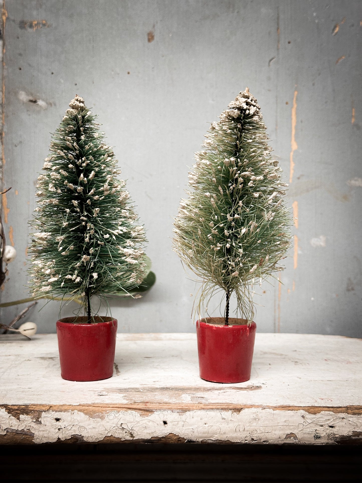 Pair of Mid-Century Japanese Bottle-Brush Christmas Trees – Red Wooden Bases – c.1950s–60s (H16cm)