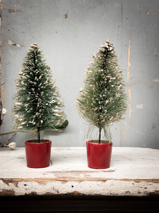 Pair of Mid-Century Japanese Bottle-Brush Christmas Trees – Red Wooden Bases – c.1950s–60s (H16cm)