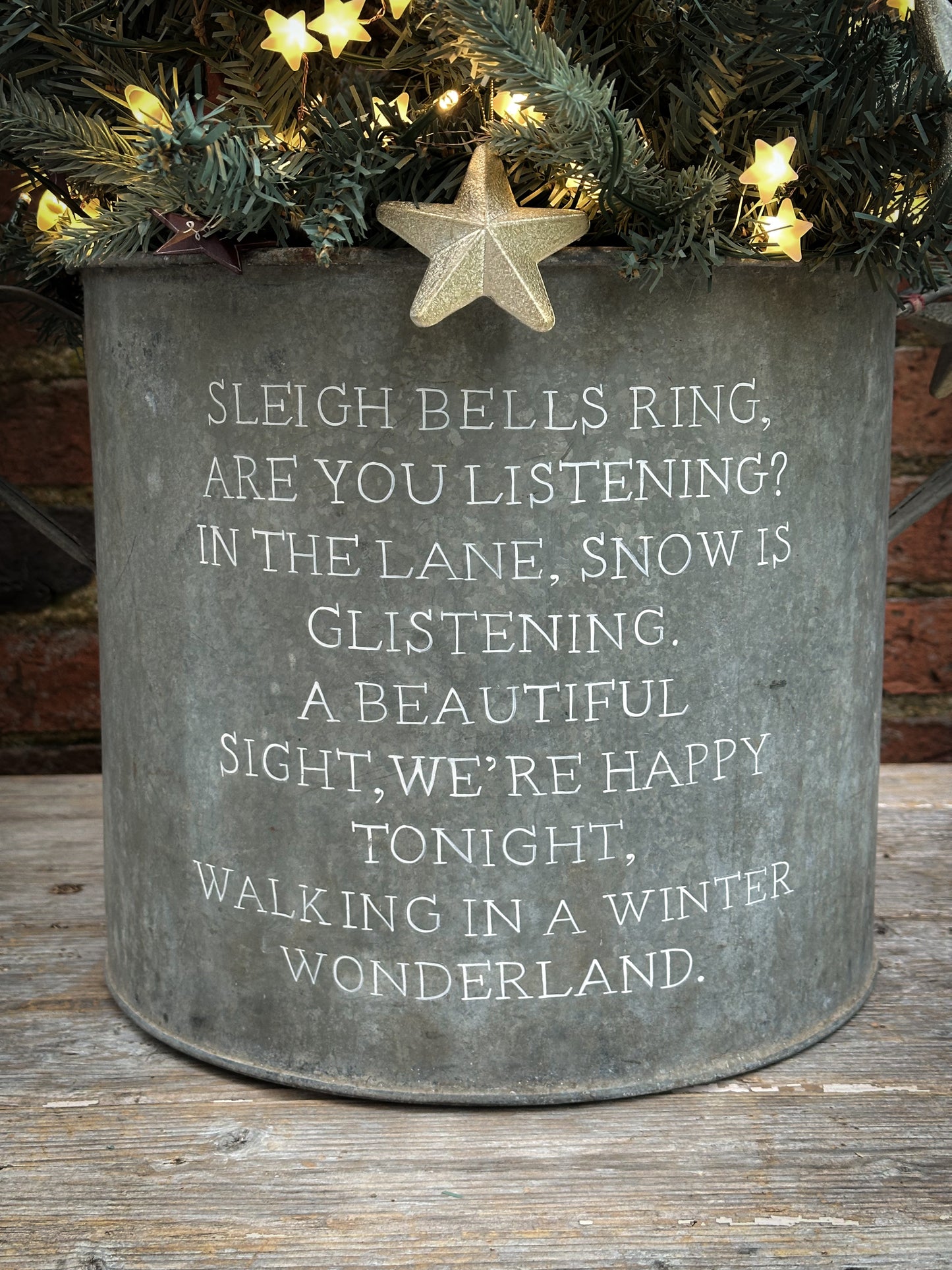 A beautiful heirloom vintage galvanised tub hand painted using traditional sign writer’s techniques and materials.