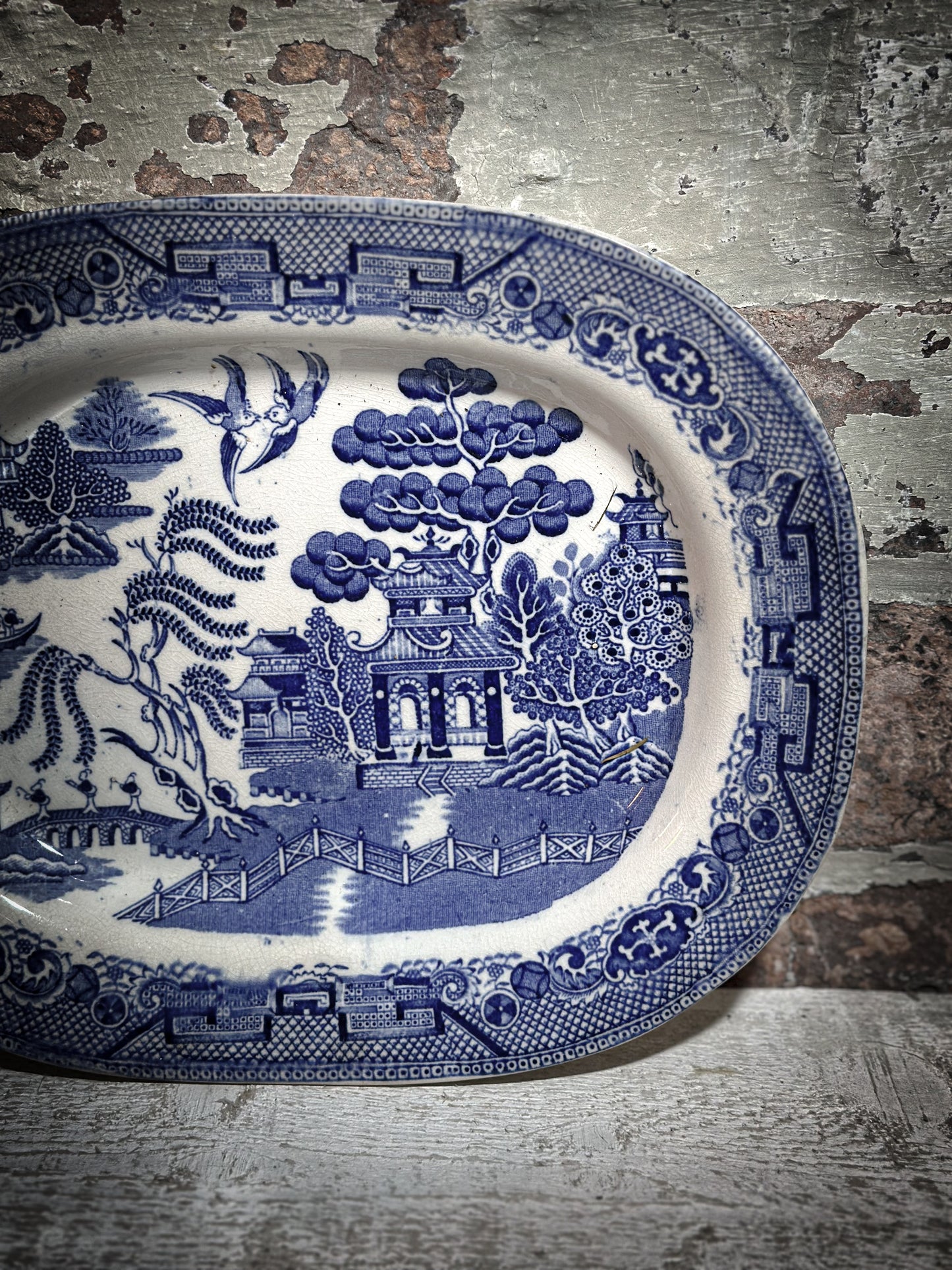 A pretty Staffordshire pottery blue and white Willow Pattern platter