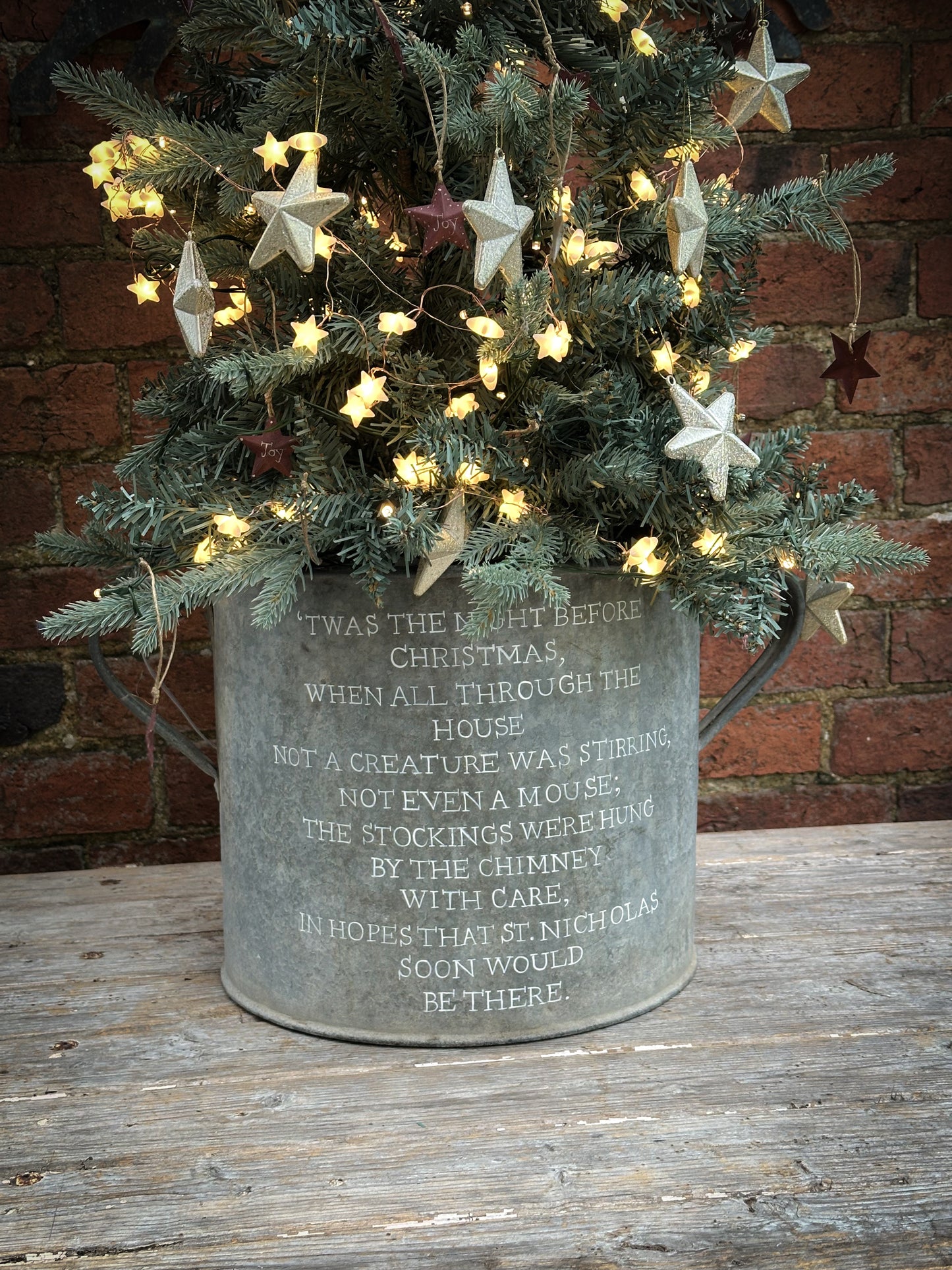 A beautiful heirloom vintage galvanised tub hand painted using traditional sign writer’s techniques and materials.