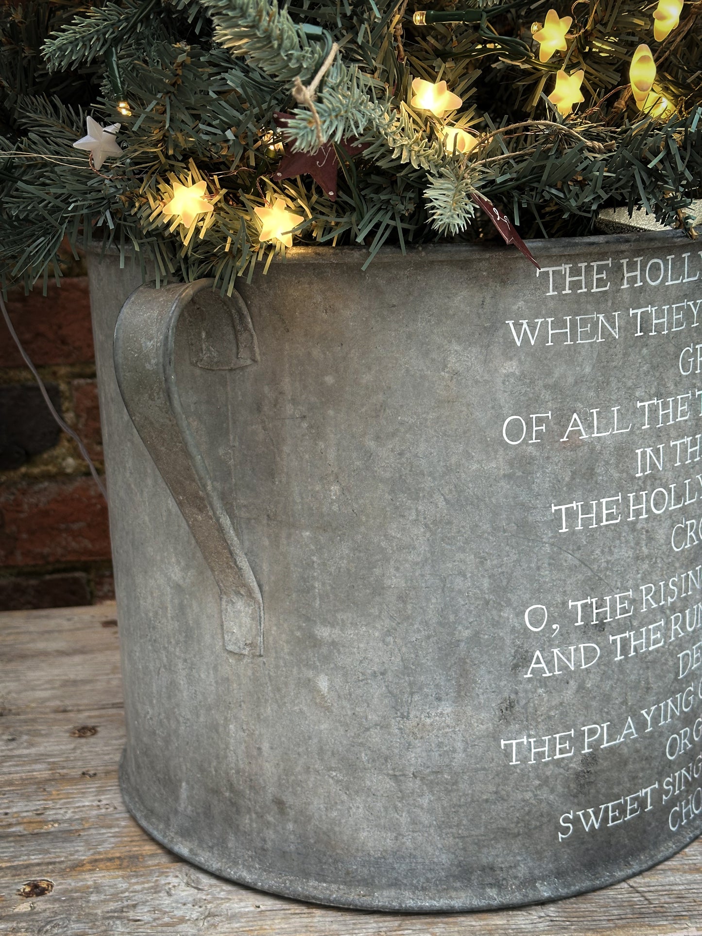 A beautiful heirloom vintage galvanised tub hand painted using traditional sign writer’s techniques and materials.