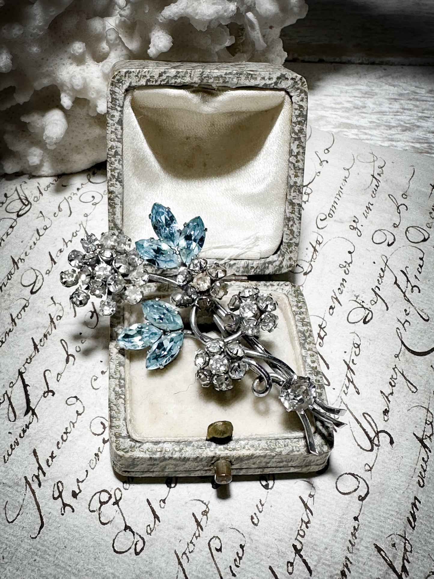 A Beautiful Vintage Paste Crystal Brooch