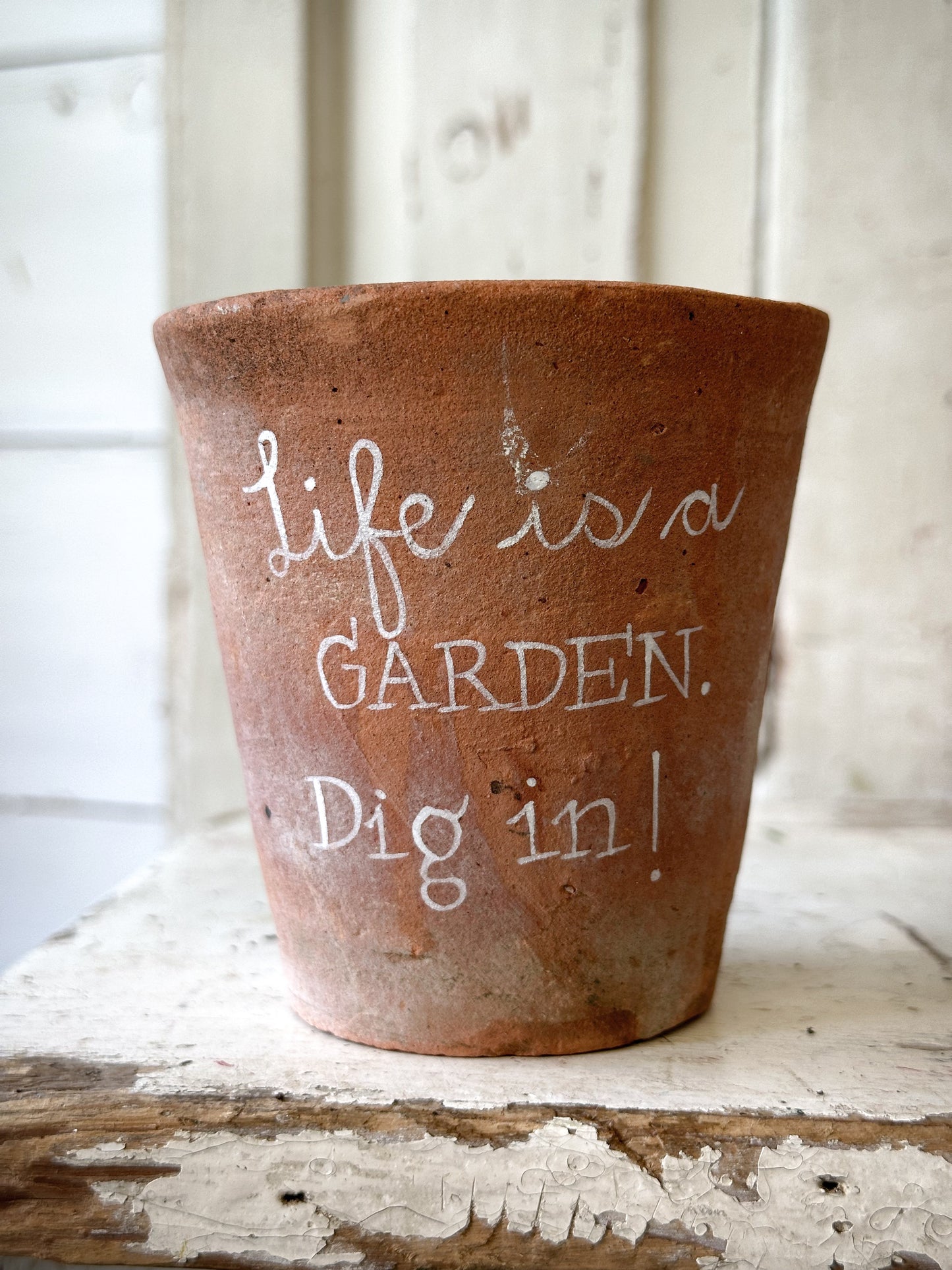 A Victorian terracotta pot with a quote “Life is a Garden”