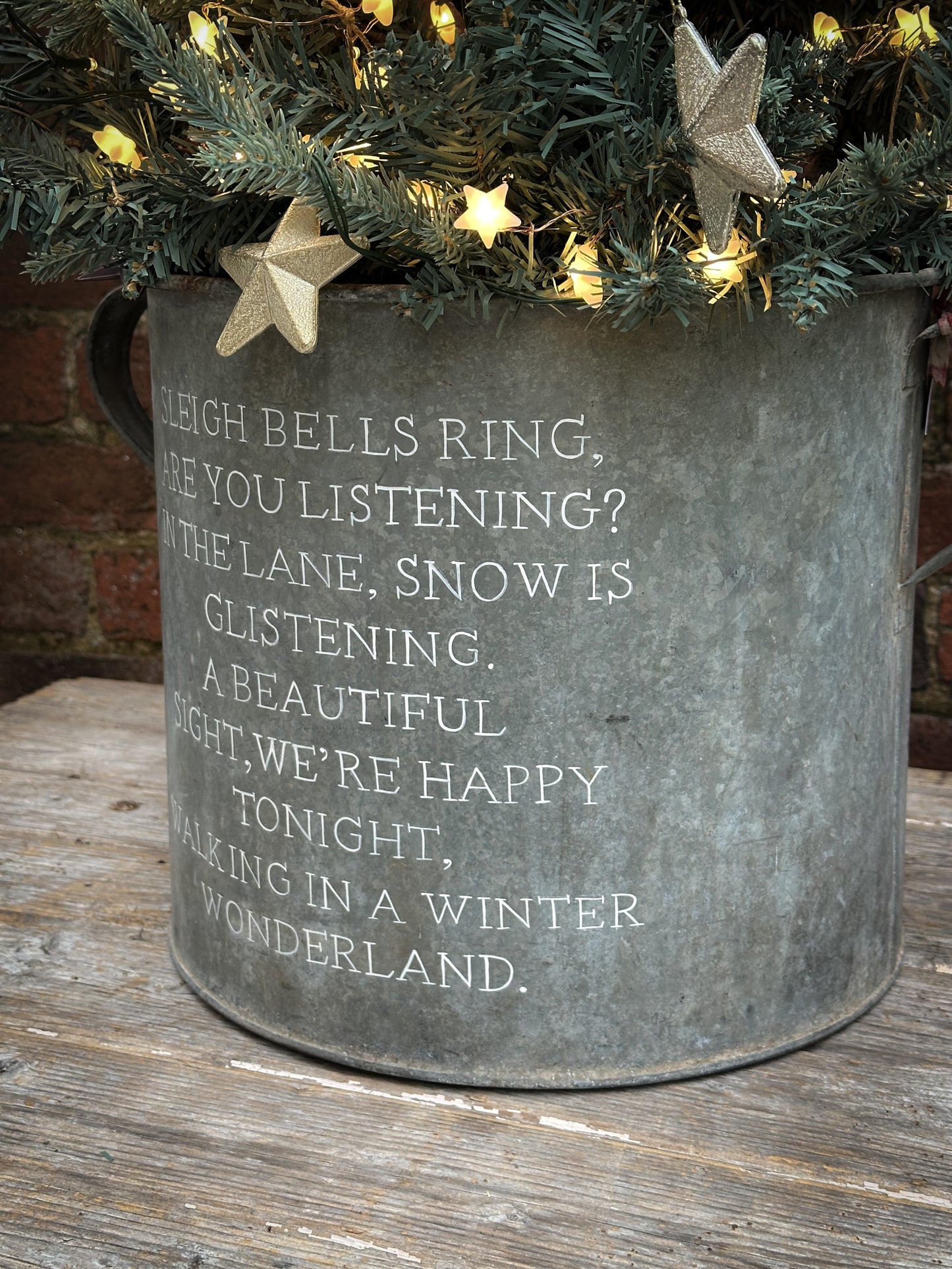 A beautiful heirloom vintage galvanised tub hand painted using traditional sign writer’s techniques and materials.