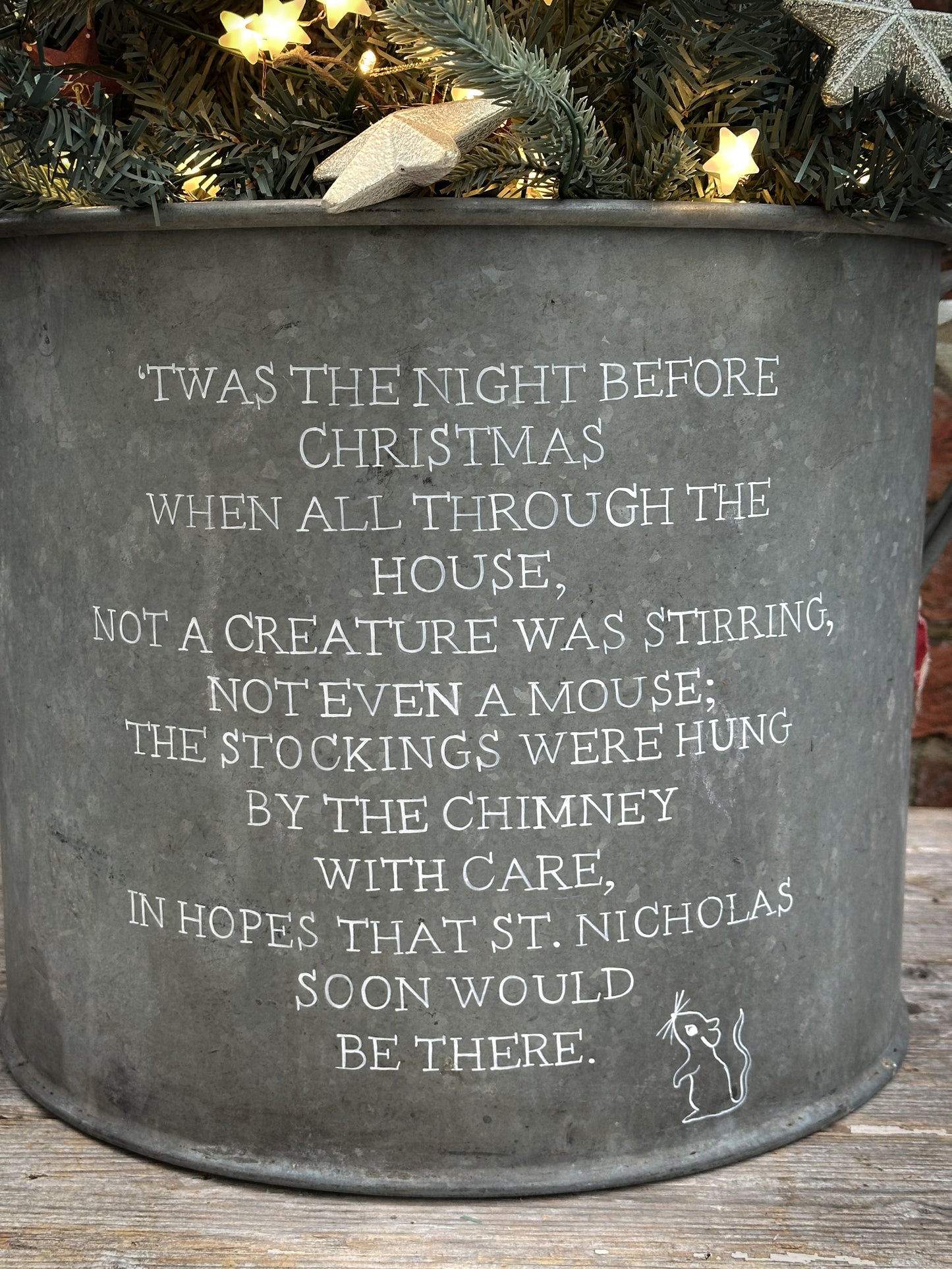 A beautiful heirloom vintage galvanised tub hand painted using traditional sign writer’s techniques and materials.