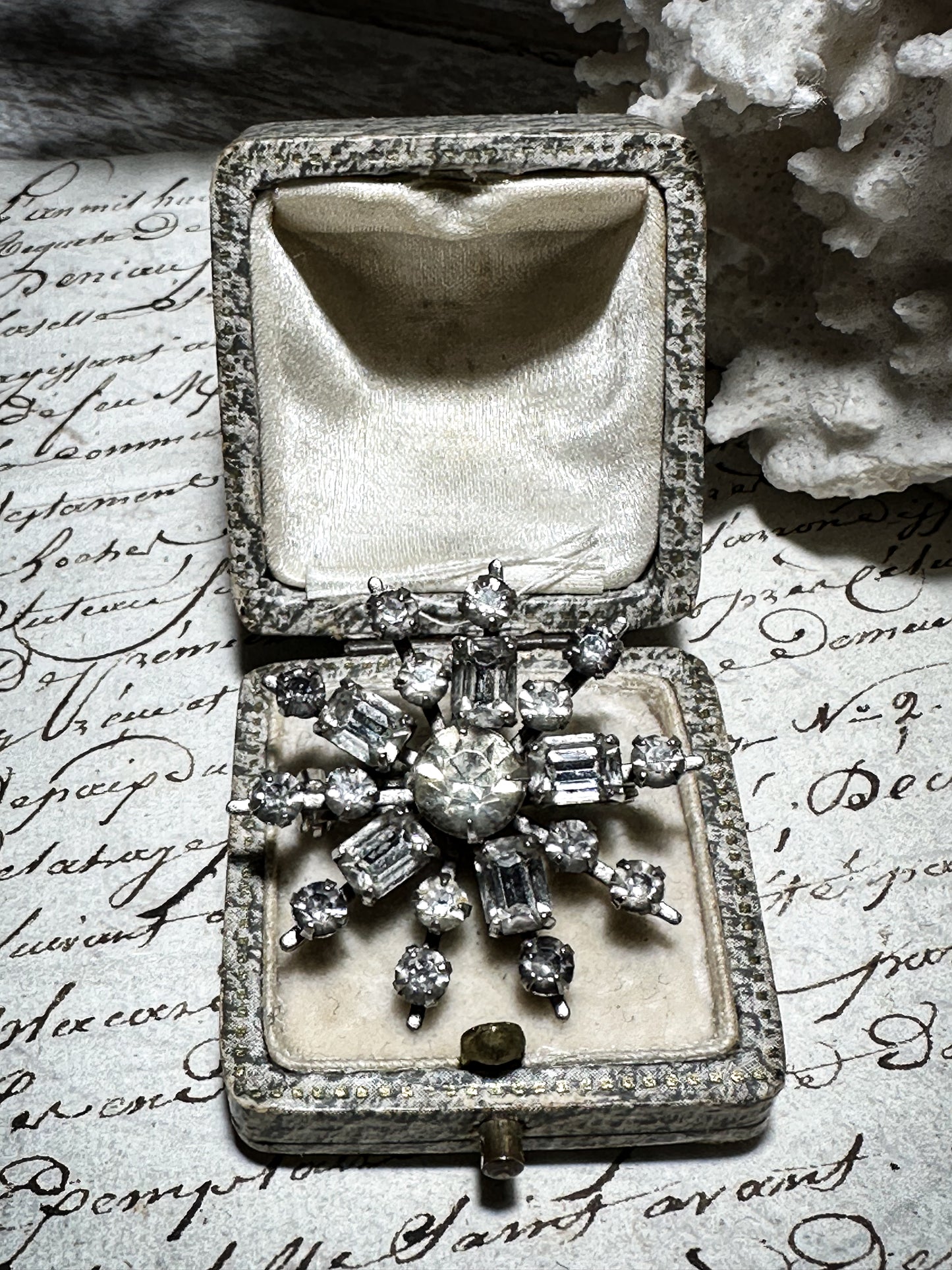 A vintage Starburst Paste Brooch