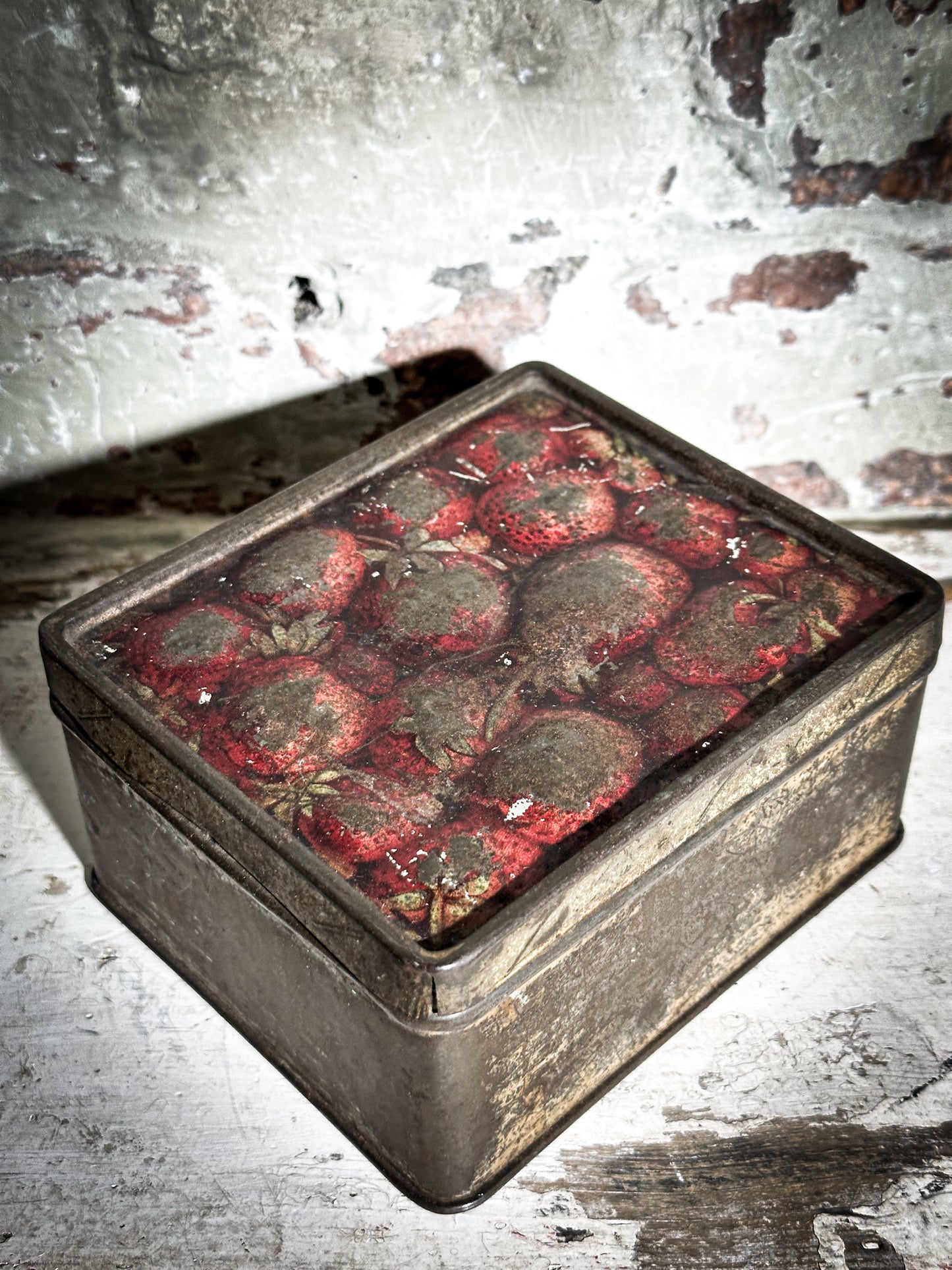 A Rare Macfarlane Lang Strawberry Punnet collector’s tin