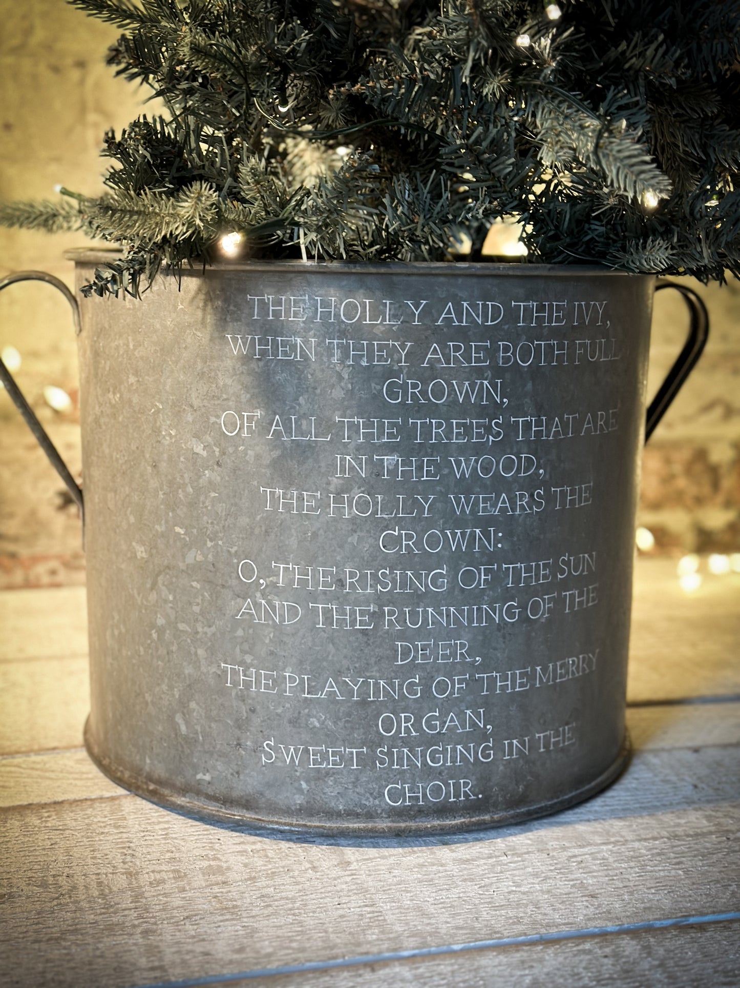 A beautiful heirloom vintage galvanised tub hand painted using traditional sign writer’s techniques and materials.