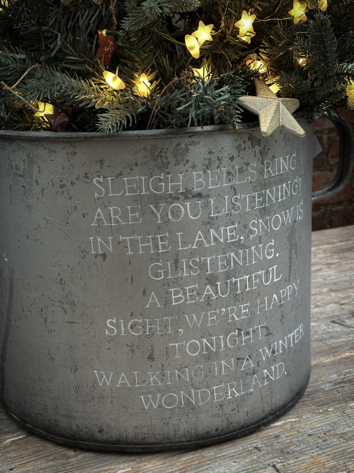 A beautiful heirloom vintage galvanised tub hand painted using traditional sign writer’s techniques and materials.