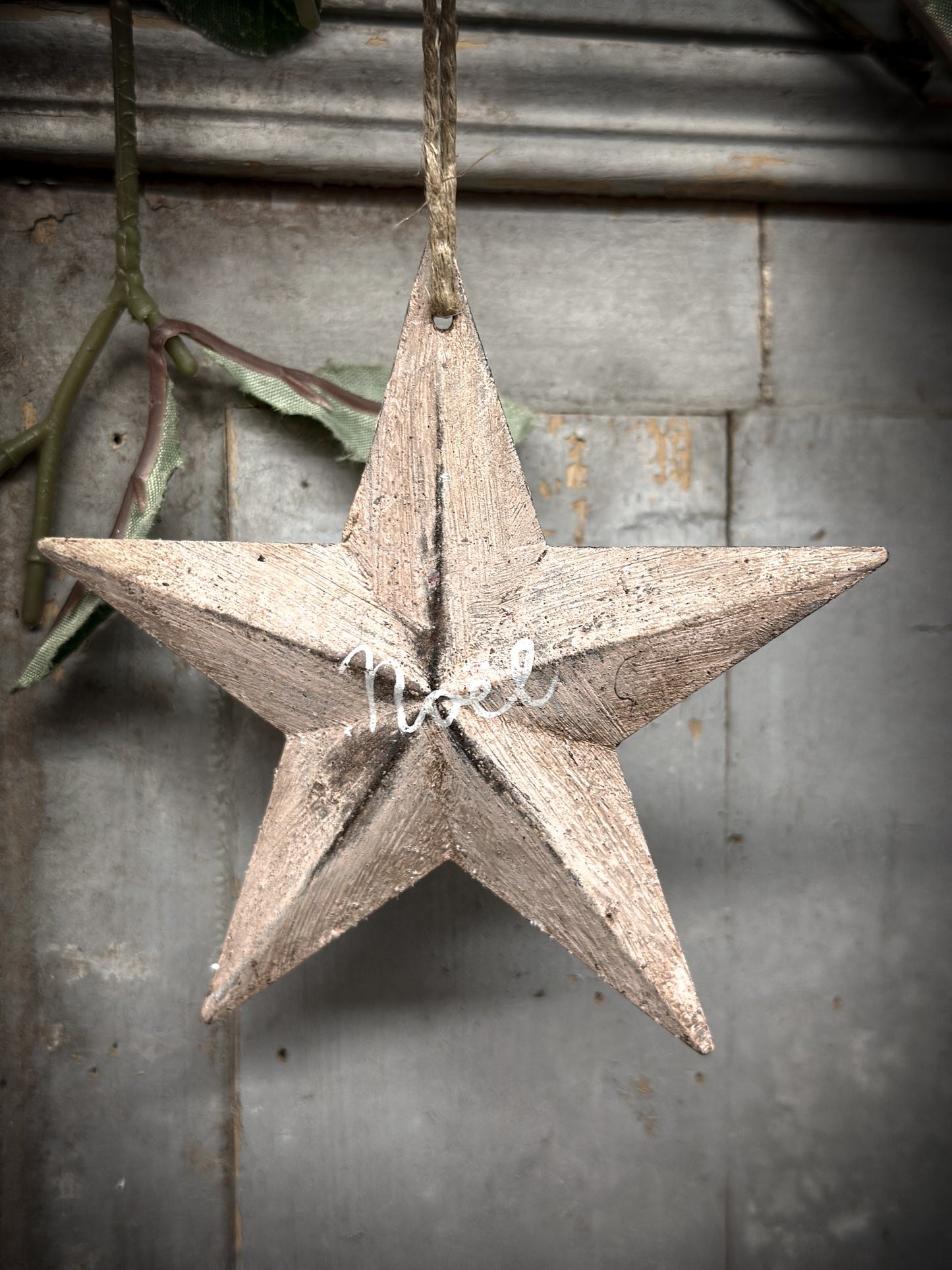 A Large Pale Pink Tin Barn Star Christmas Decoration “Noël”