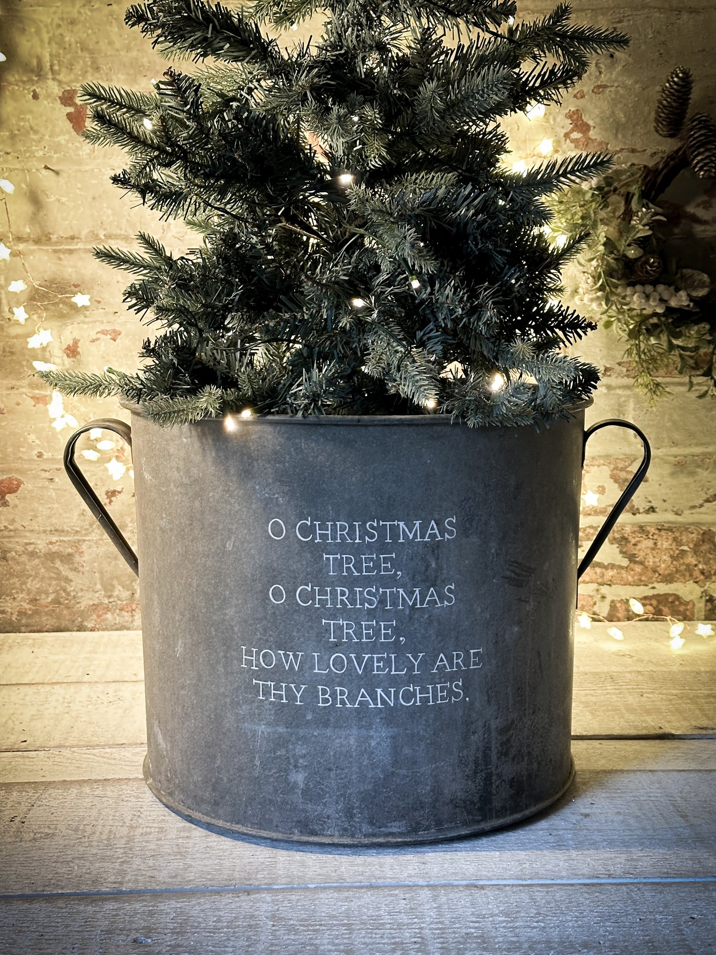 A beautiful heirloom vintage galvanised tub hand painted using traditional sign writer’s techniques and materials.