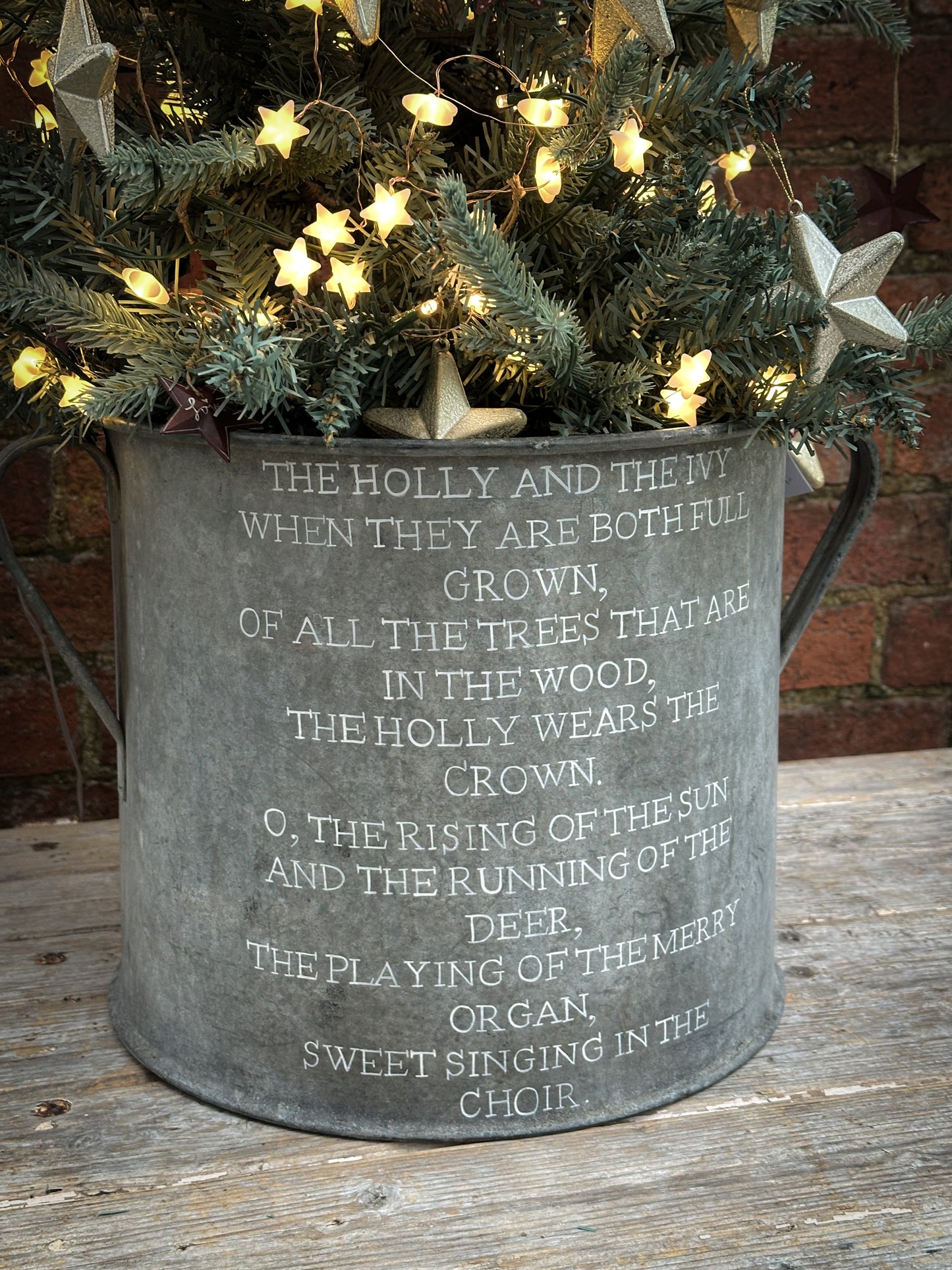 A beautiful heirloom vintage galvanised tub hand painted using traditional sign writer’s techniques and materials.