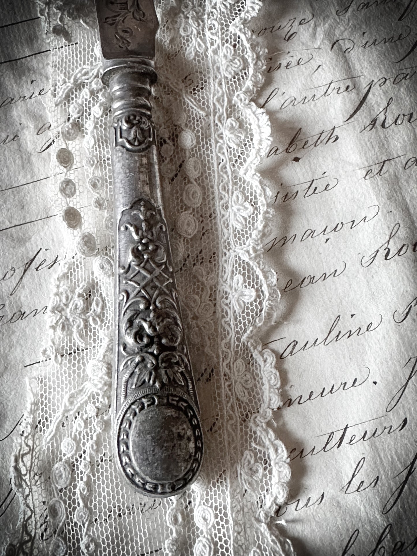Beautiful antique silver plated pâté or butter knife