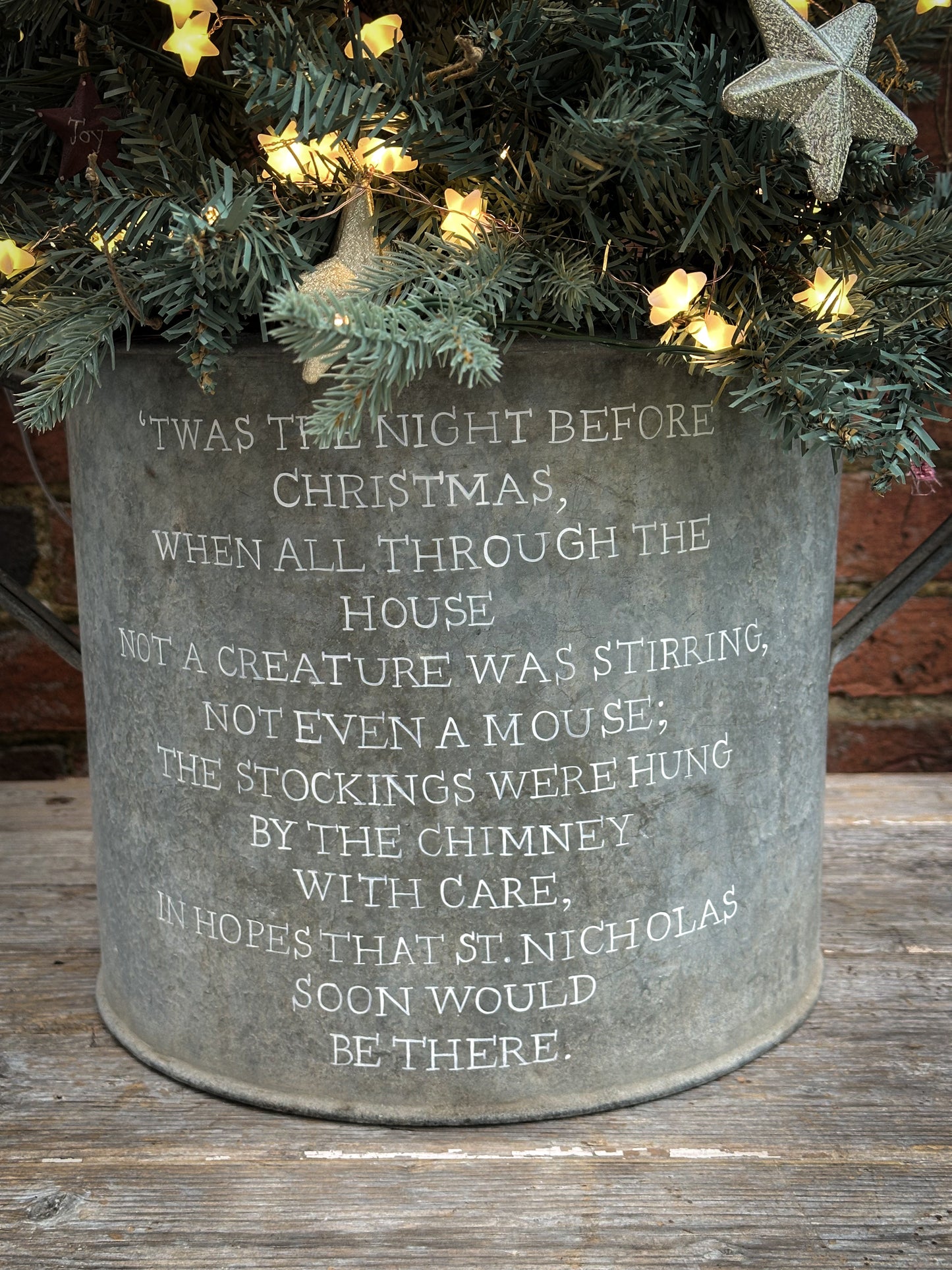 A beautiful heirloom vintage galvanised tub hand painted using traditional sign writer’s techniques and materials.