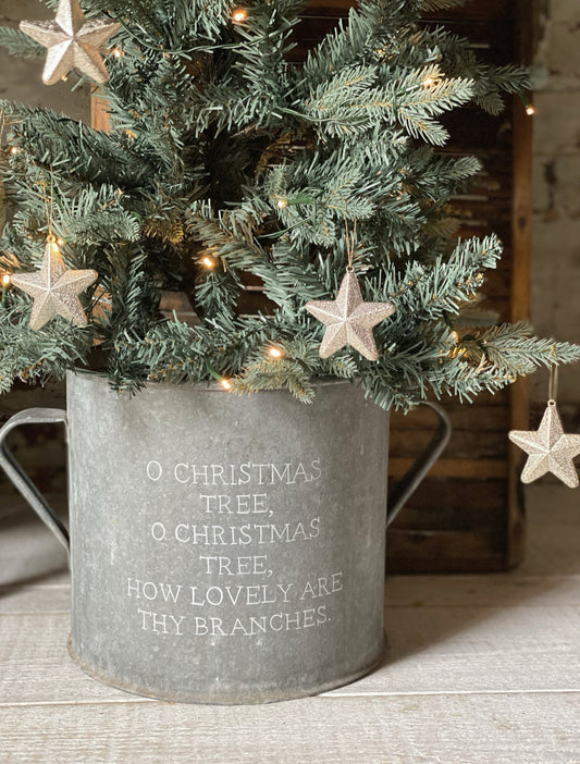 A beautiful heirloom vintage galvanised tub hand painted using traditional sign writer’s techniques and materials.