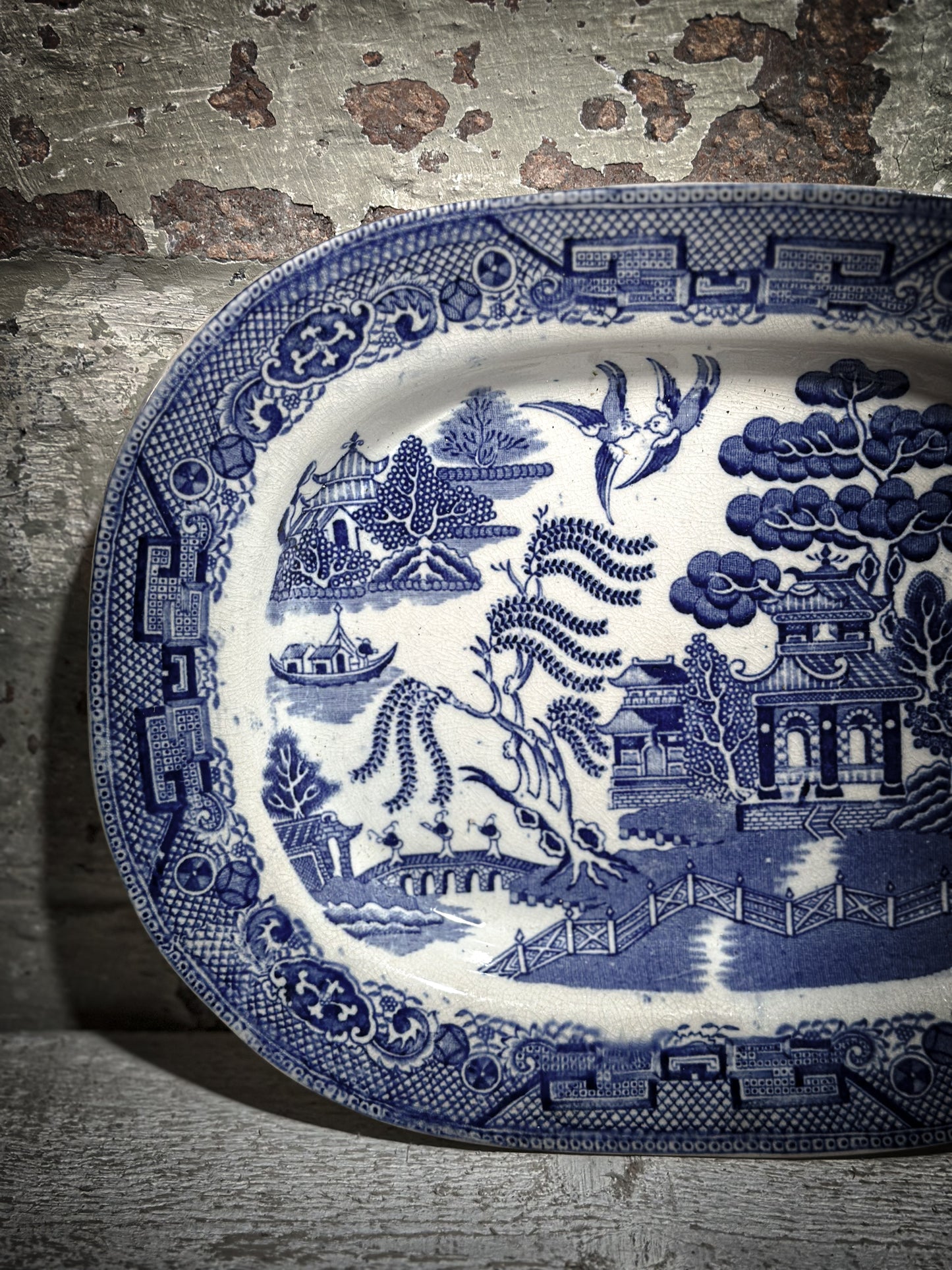 A pretty Staffordshire pottery blue and white Willow Pattern platter