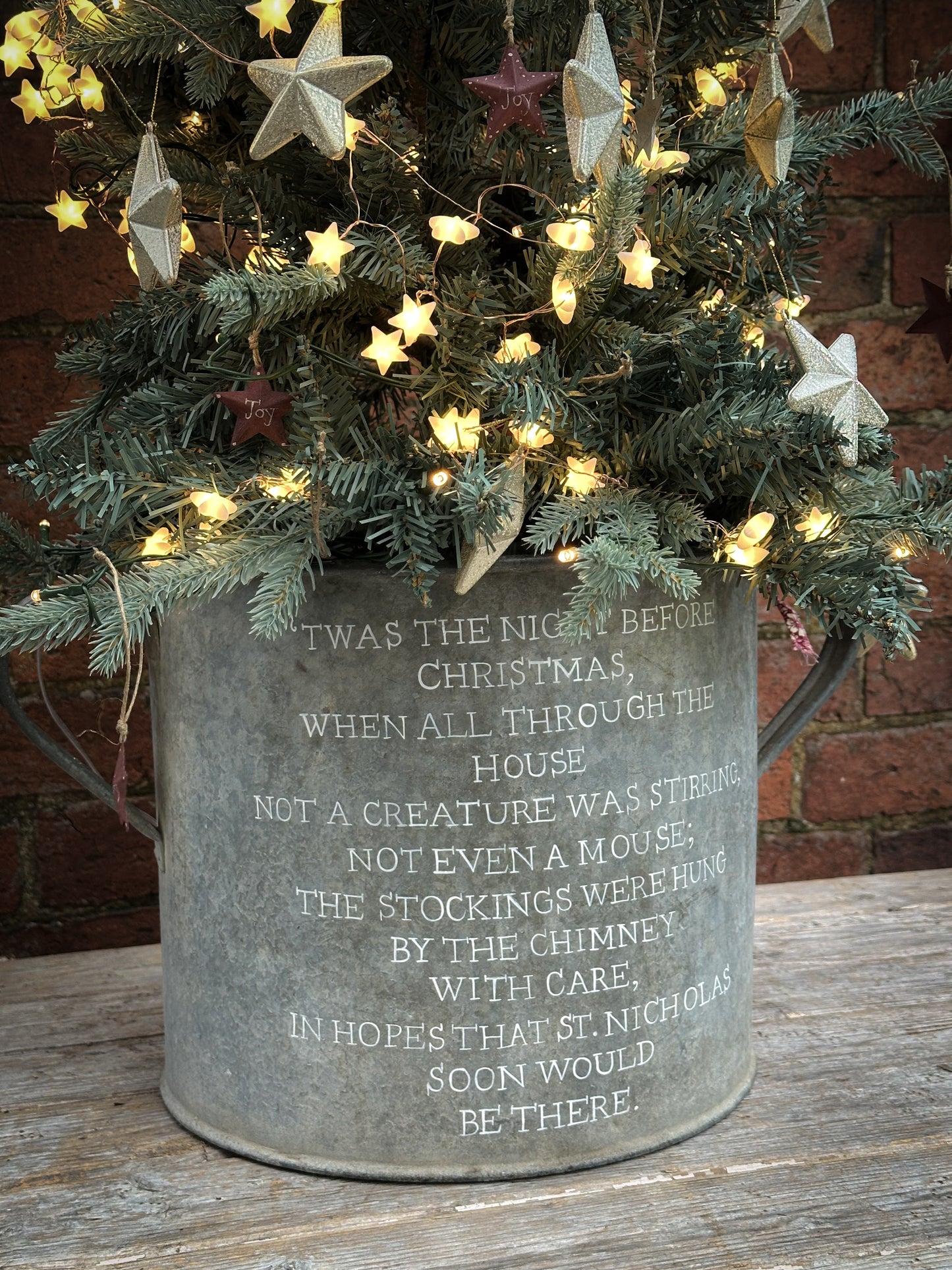 A beautiful heirloom vintage galvanised tub hand painted using traditional sign writer’s techniques and materials.