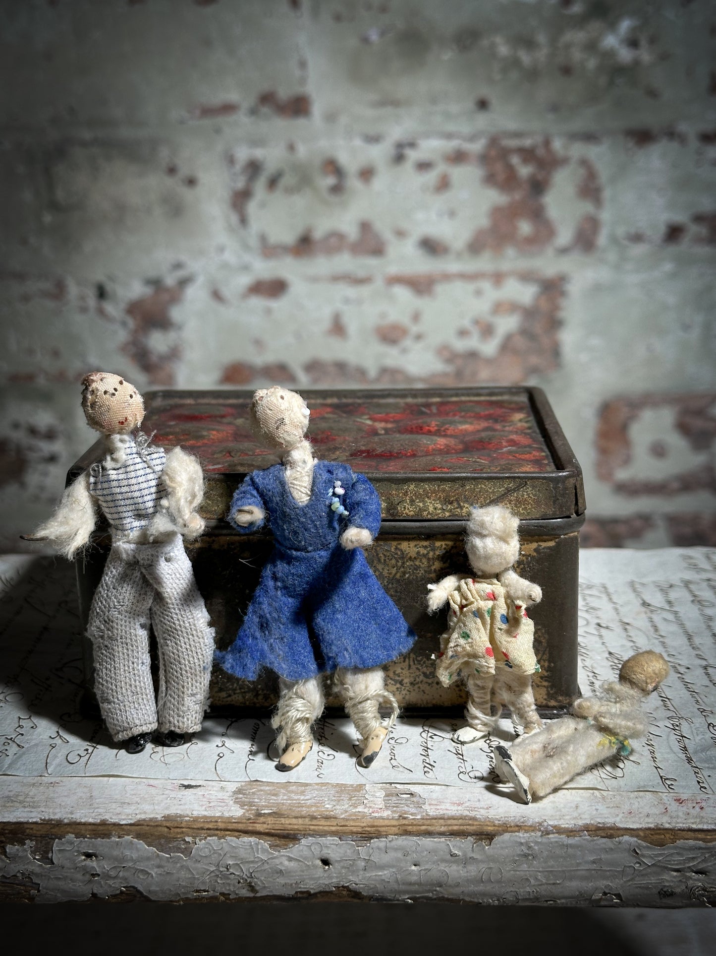 A family of 1930’s Doll’s house toy dolls by Drecon