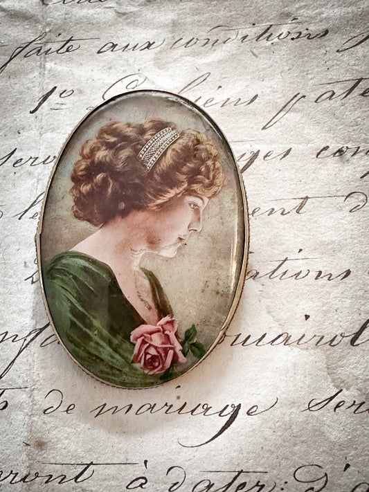 A beautiful Victorian concave glass brooch