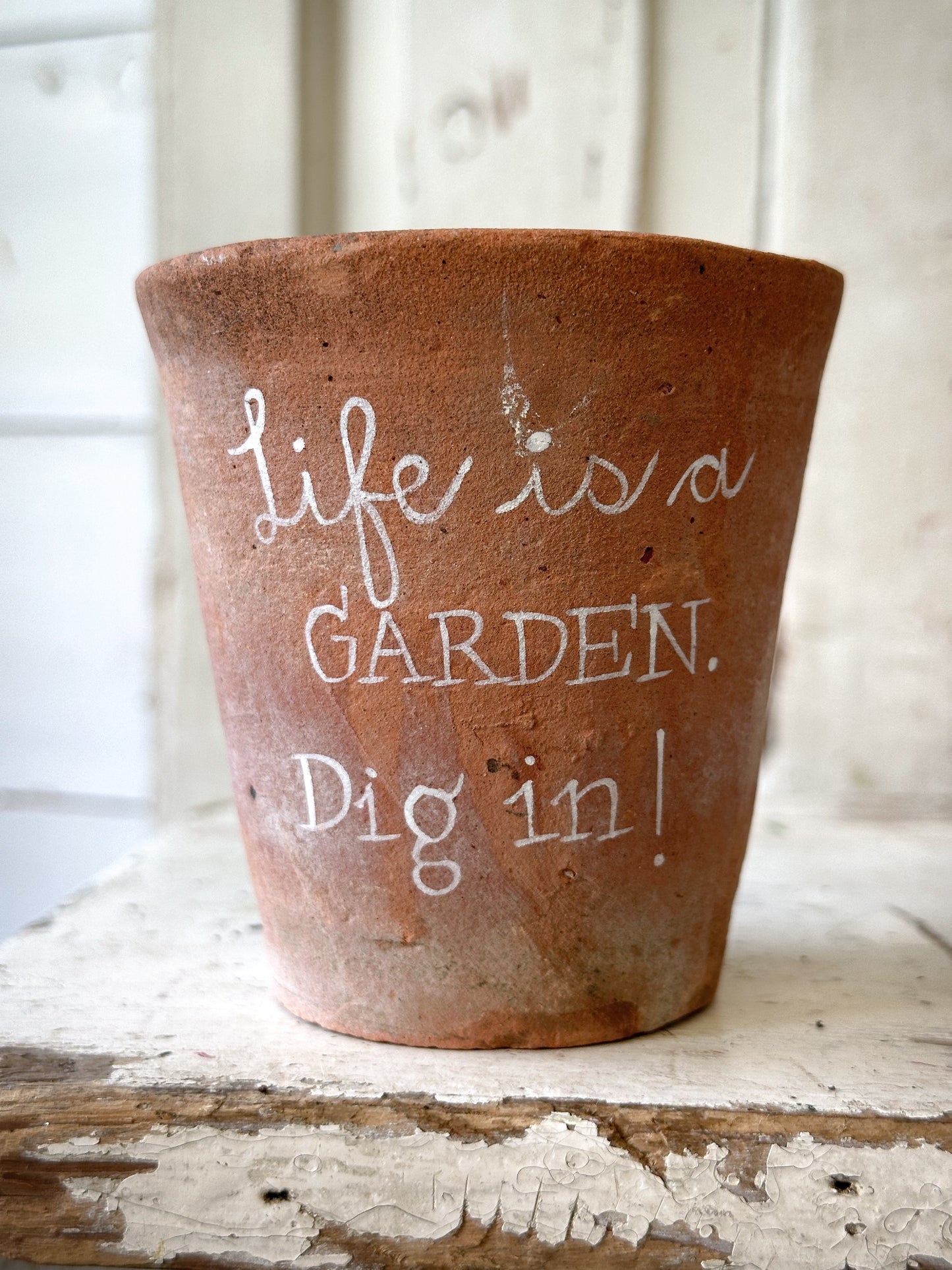 A Victorian terracotta pot with a quote “Life is a Garden”