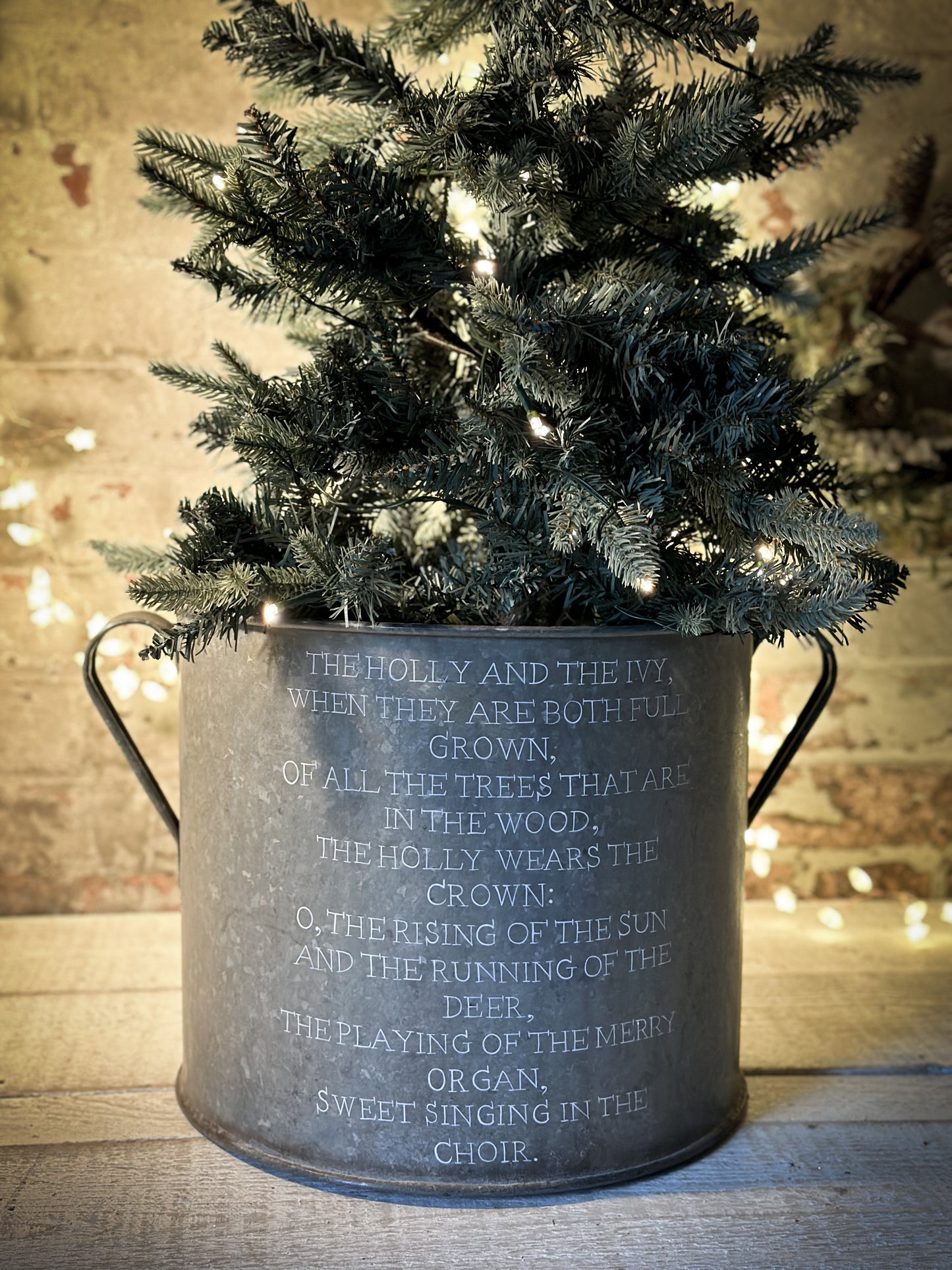 A beautiful heirloom vintage galvanised tub hand painted using traditional sign writer’s techniques and materials.