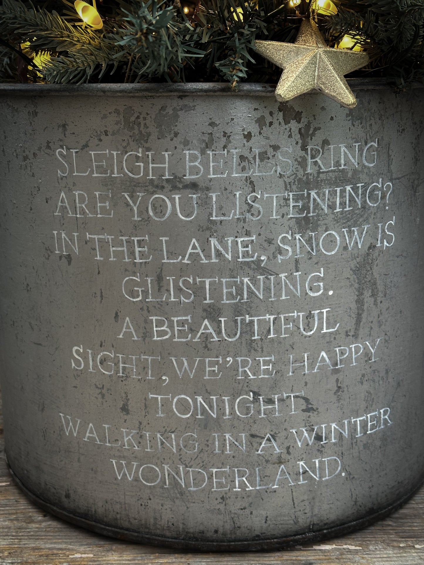 A beautiful heirloom vintage galvanised tub hand painted using traditional sign writer’s techniques and materials.