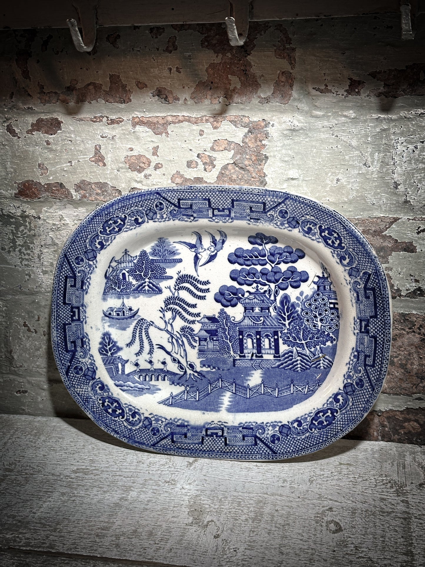 A pretty Staffordshire pottery blue and white Willow Pattern platter