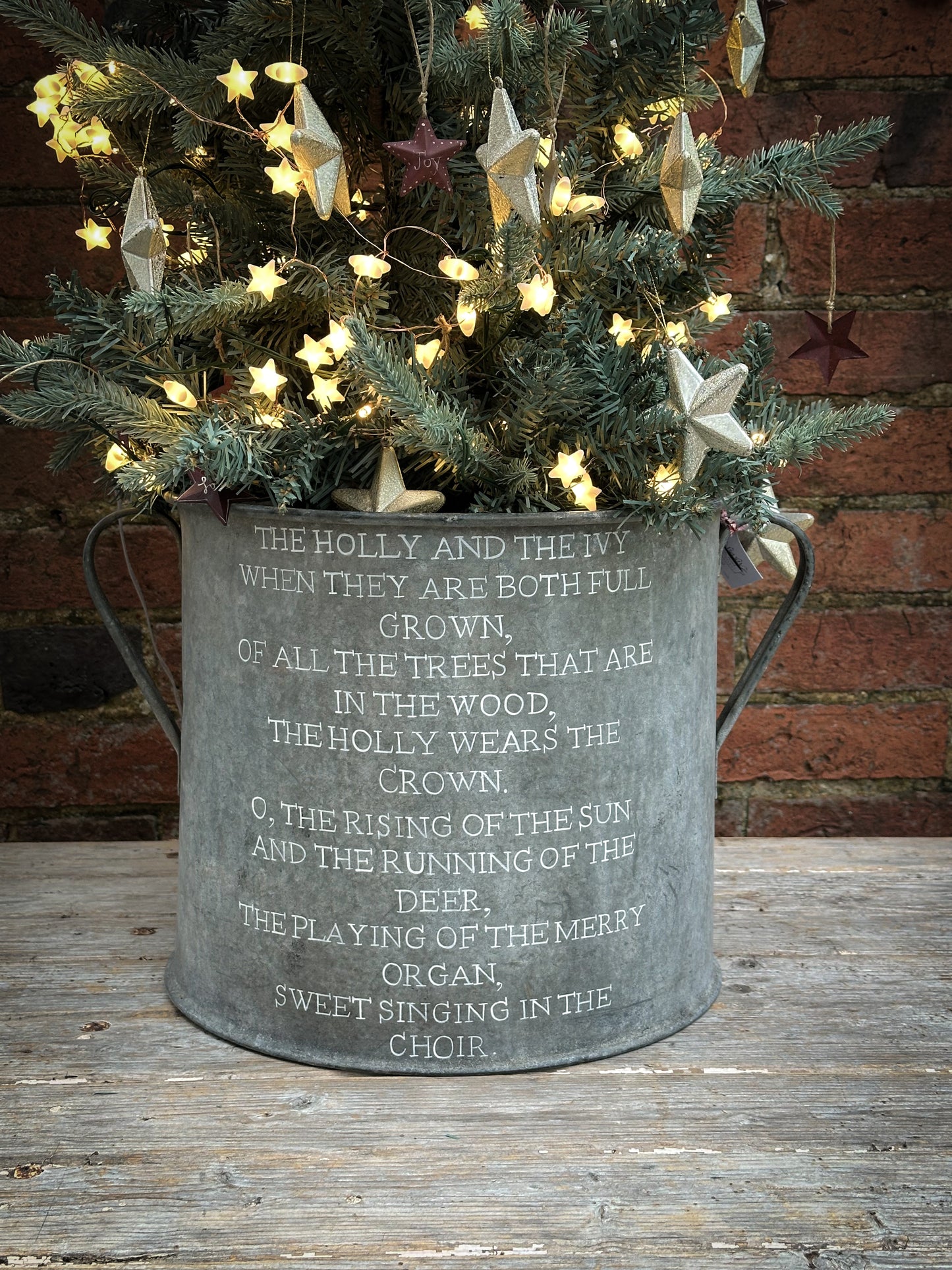 A beautiful heirloom vintage galvanised tub hand painted using traditional sign writer’s techniques and materials.