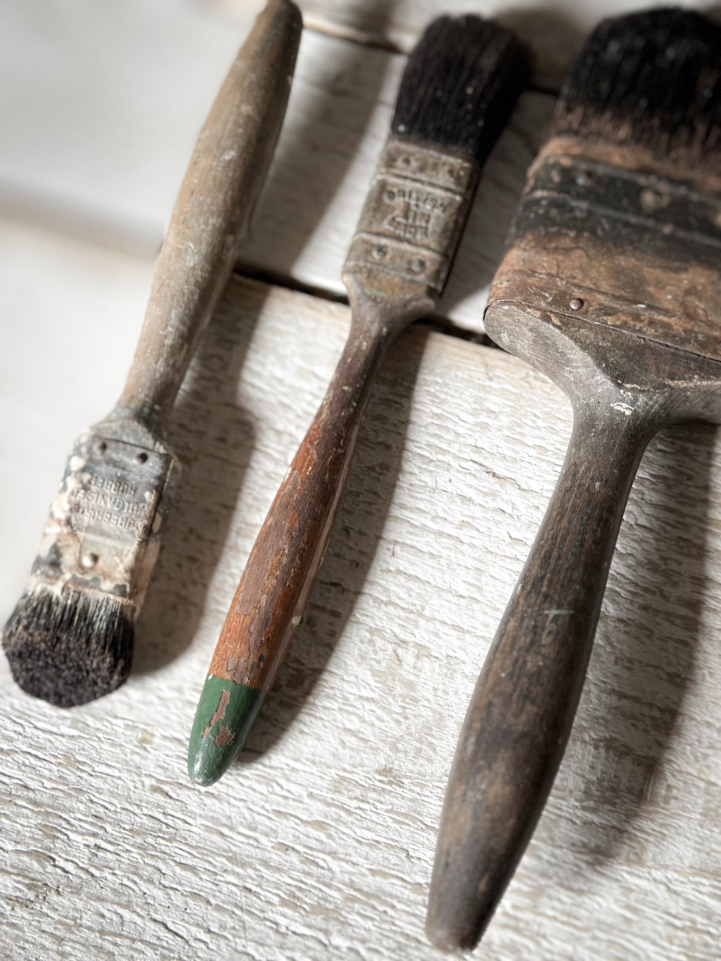 Vintage Collection of Artists & Decorators Paint Brushes – Studio Display Set of 6