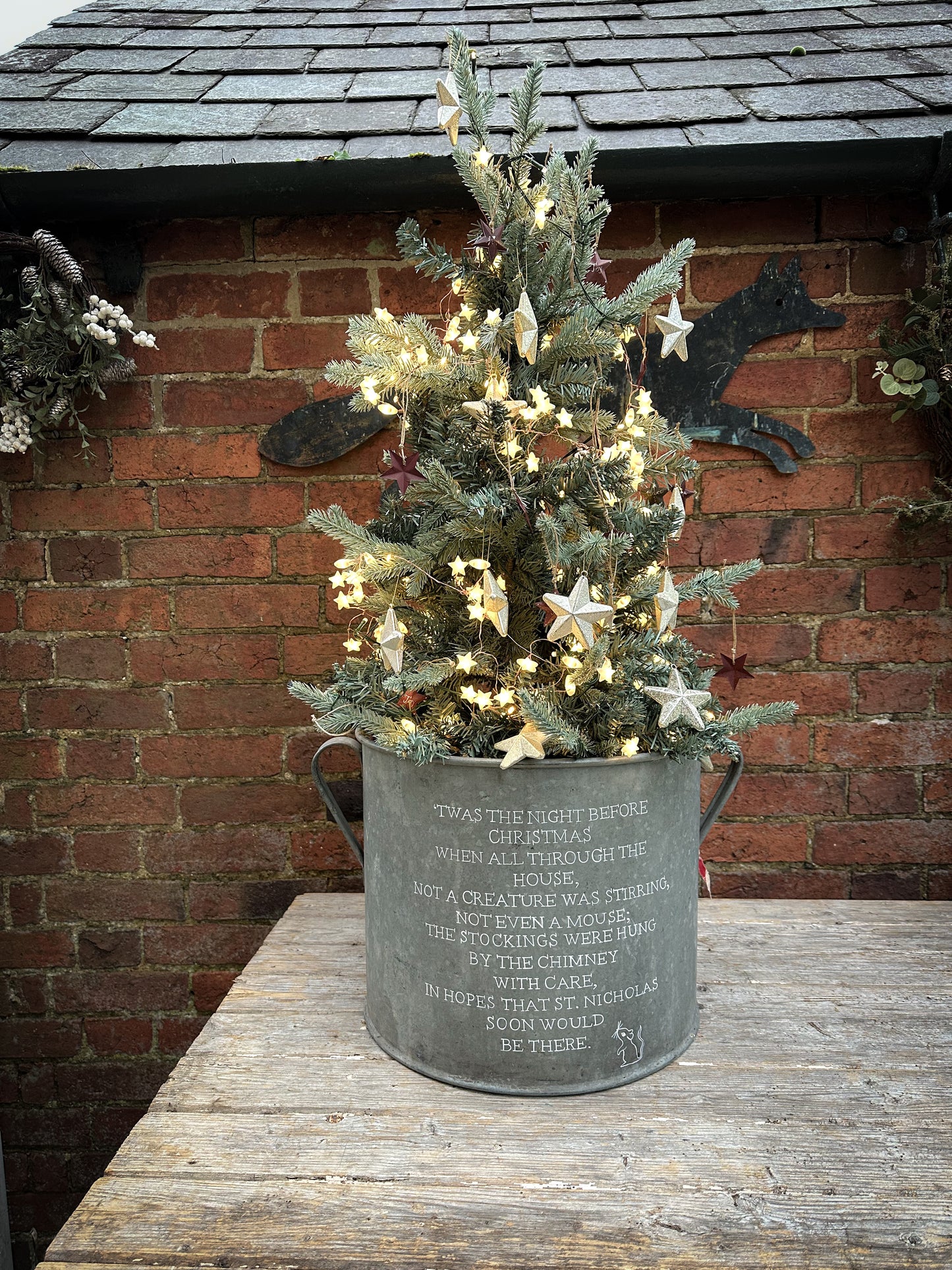 A beautiful heirloom vintage galvanised tub hand painted using traditional sign writer’s techniques and materials.