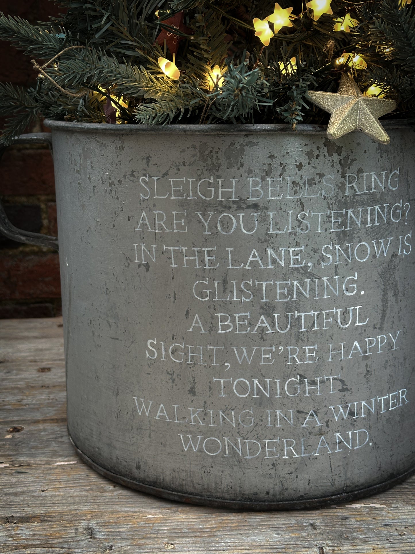 A beautiful heirloom vintage galvanised tub hand painted using traditional sign writer’s techniques and materials.