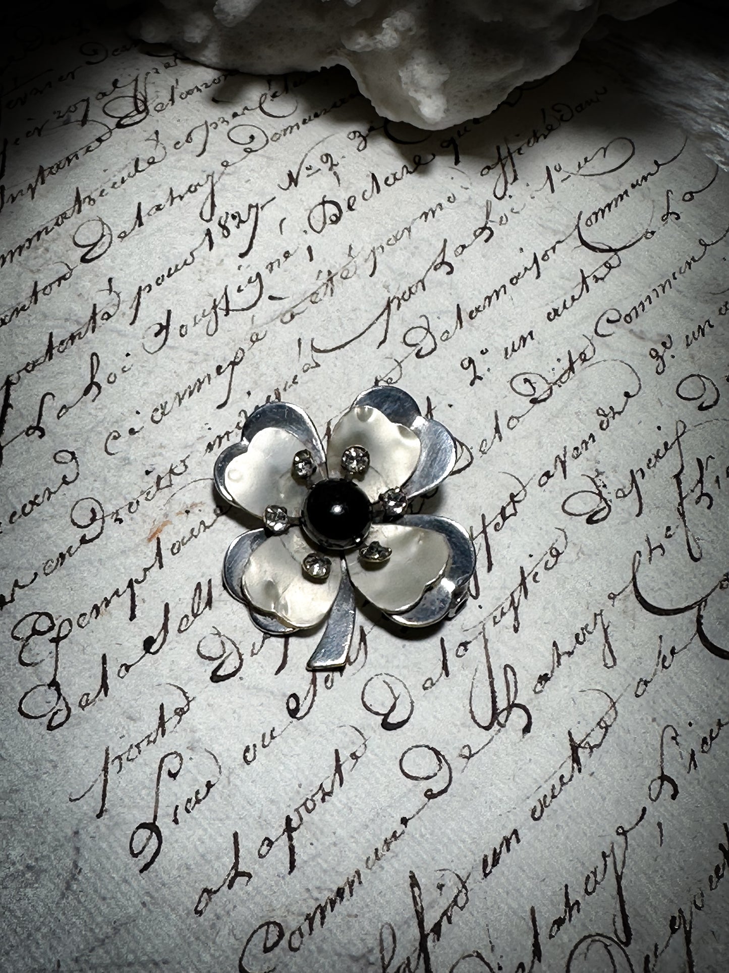 A lovely vintage Black Agate, Crystal and white metal brooch