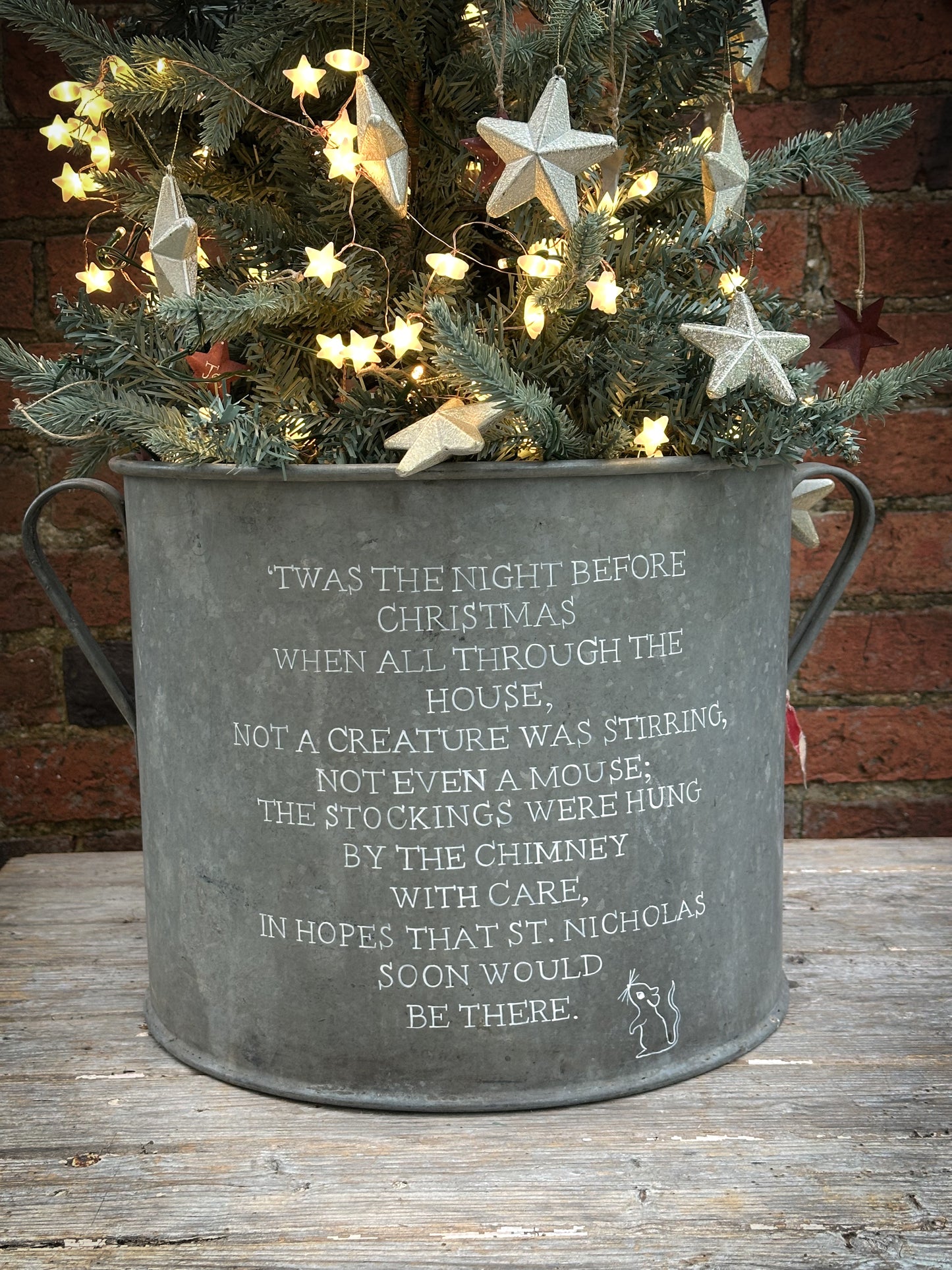 A beautiful heirloom vintage galvanised tub hand painted using traditional sign writer’s techniques and materials.