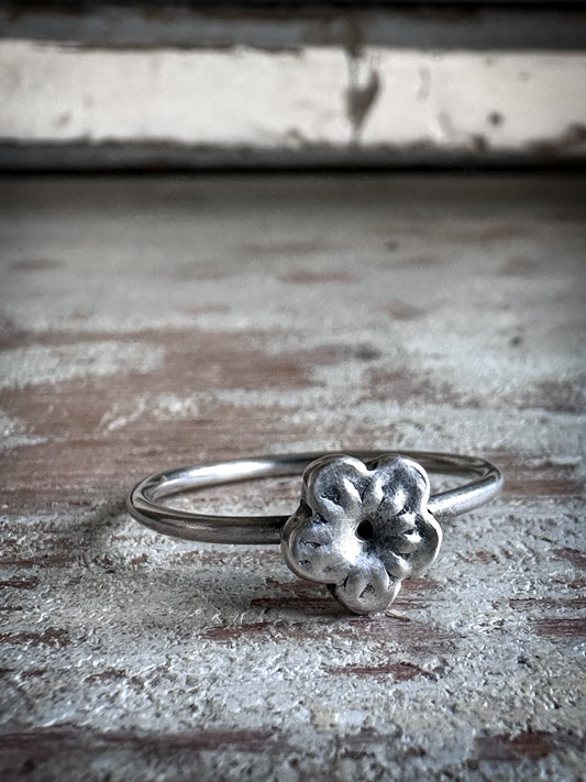 Little Meadow Flower Ring – Fine Silver Botanical Ring