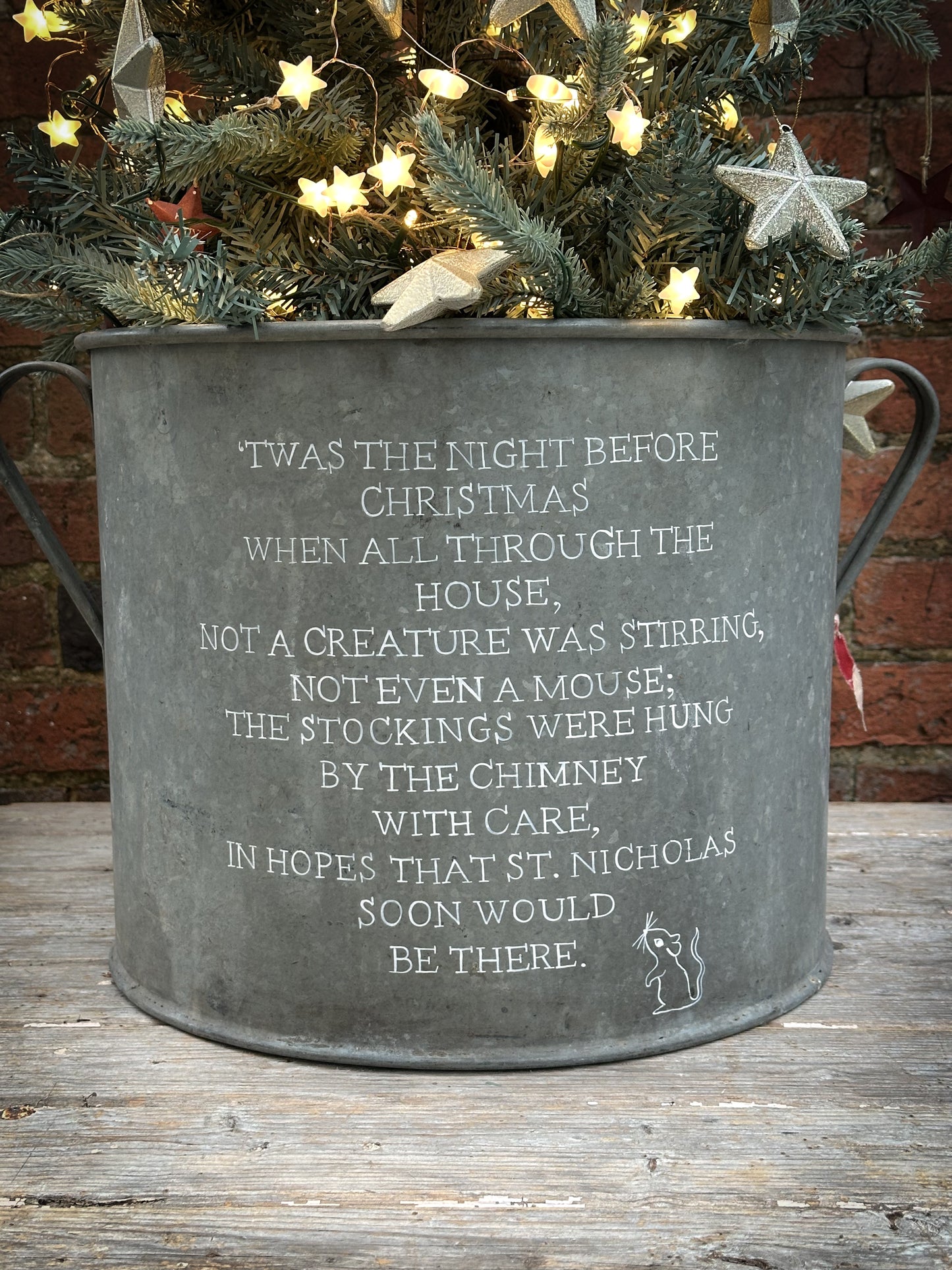 A beautiful heirloom vintage galvanised tub hand painted using traditional sign writer’s techniques and materials.