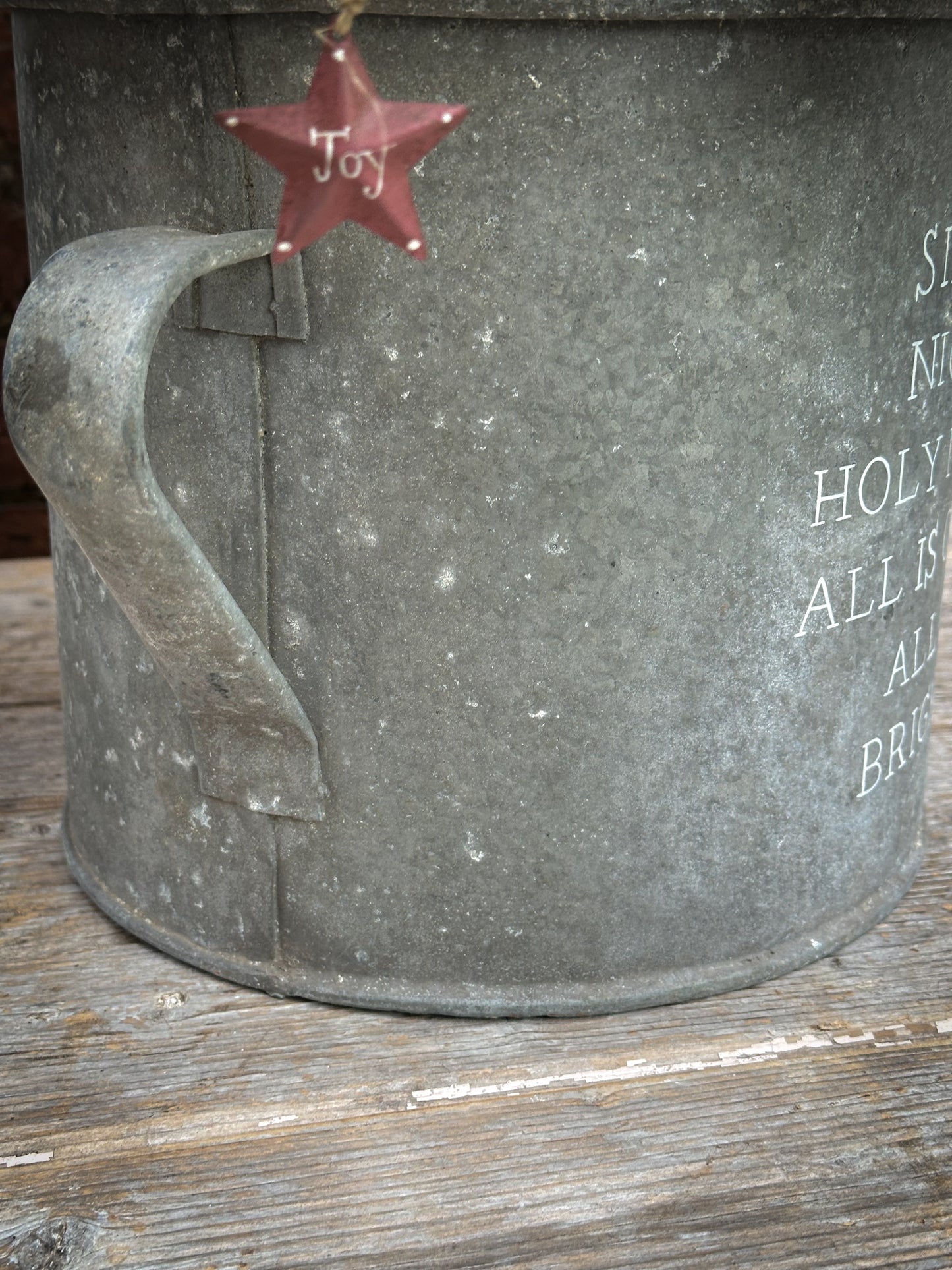 A beautiful heirloom vintage galvanised tub hand painted using traditional sign writer’s techniques and materials.