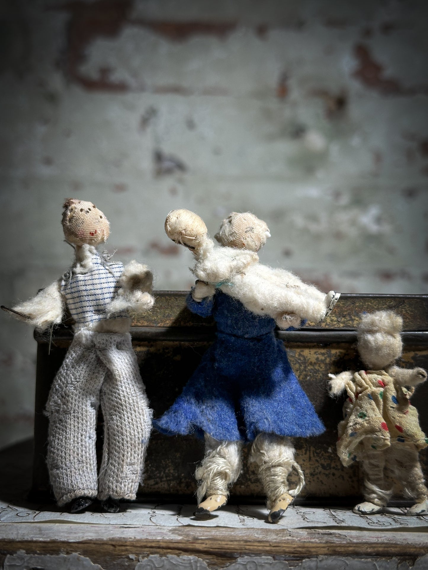 A family of 1930’s Doll’s house toy dolls by Drecon