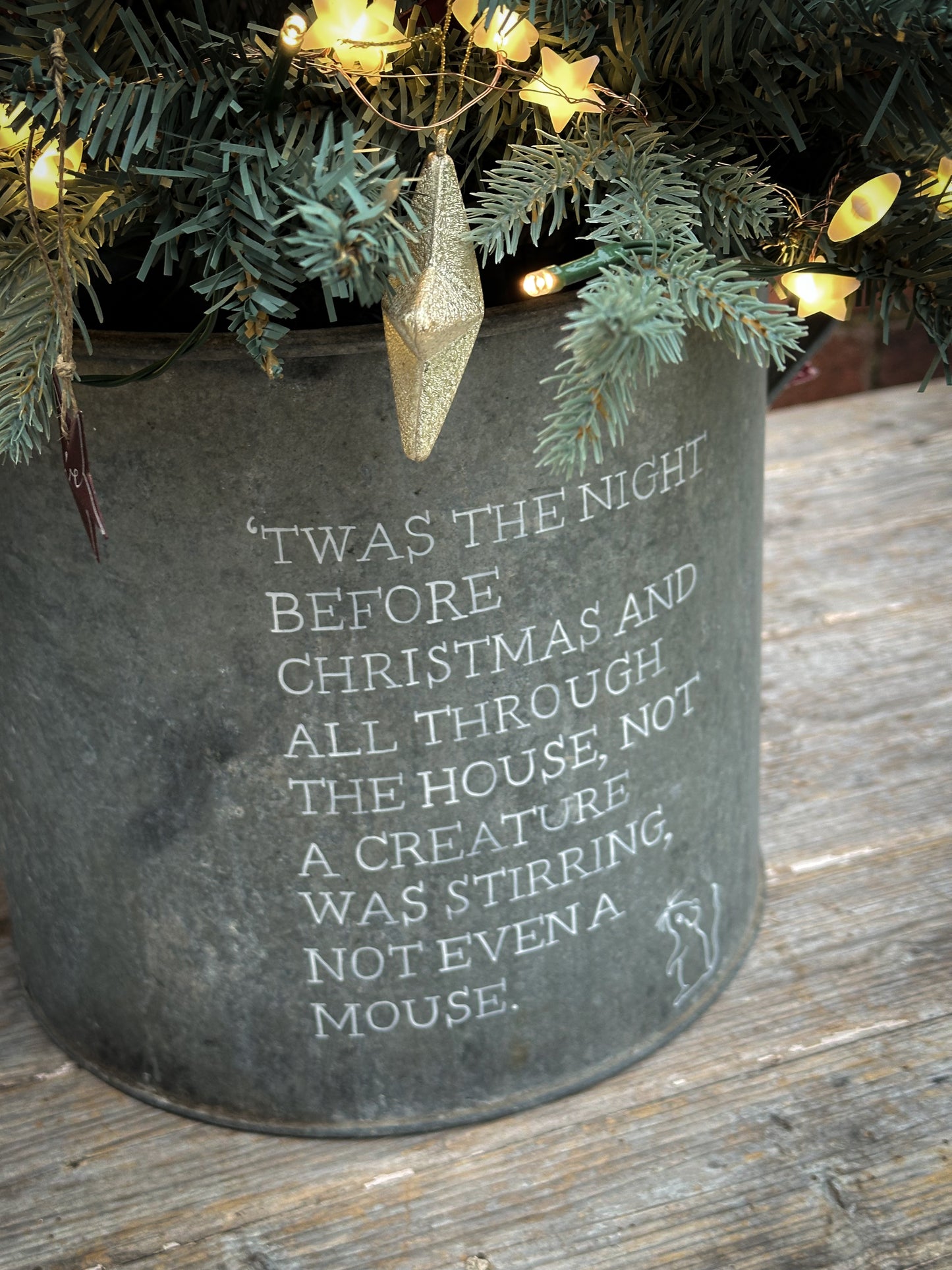 A beautiful heirloom vintage galvanised tub hand painted using traditional sign writer’s techniques and materials.